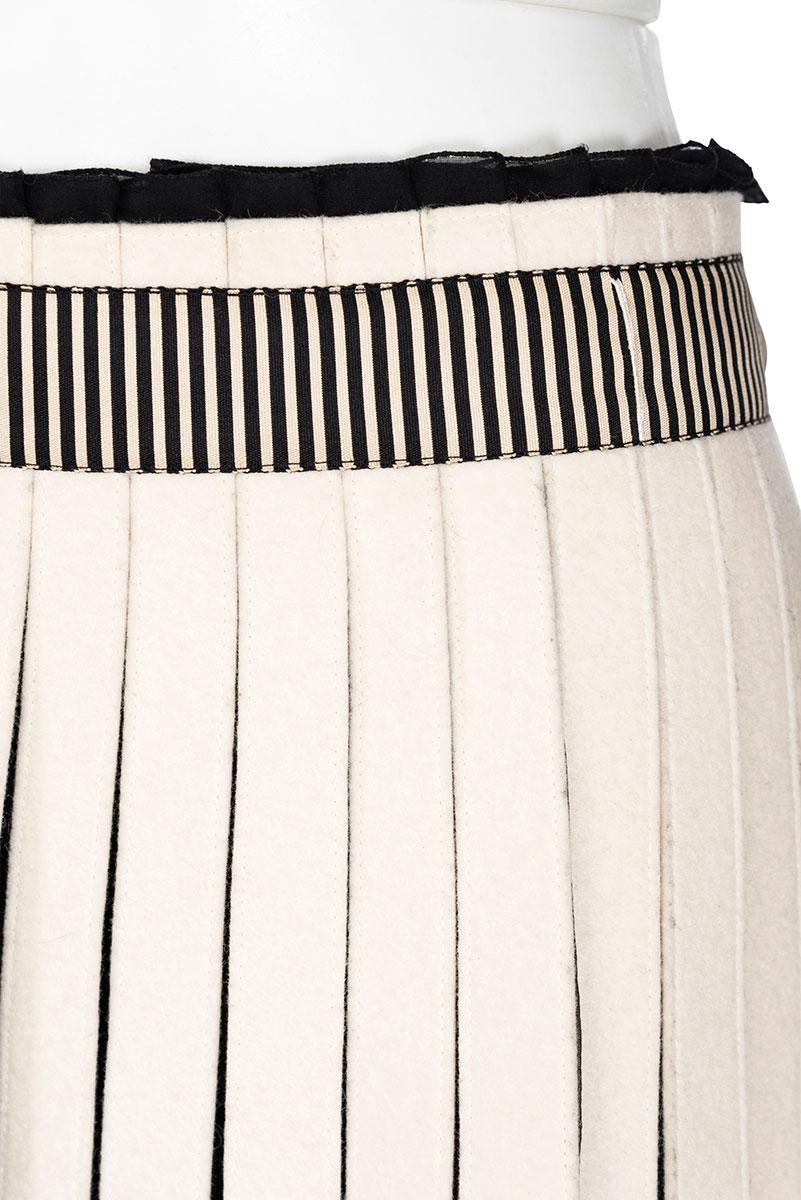 BALENCIAGA BY NICOLAS GHESQUIÈRE FW 07 iconic pleated mini skirt For Sale 1