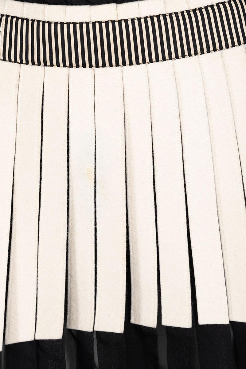 BALENCIAGA BY NICOLAS GHESQUIÈRE FW 07 iconic pleated mini skirt For Sale 2