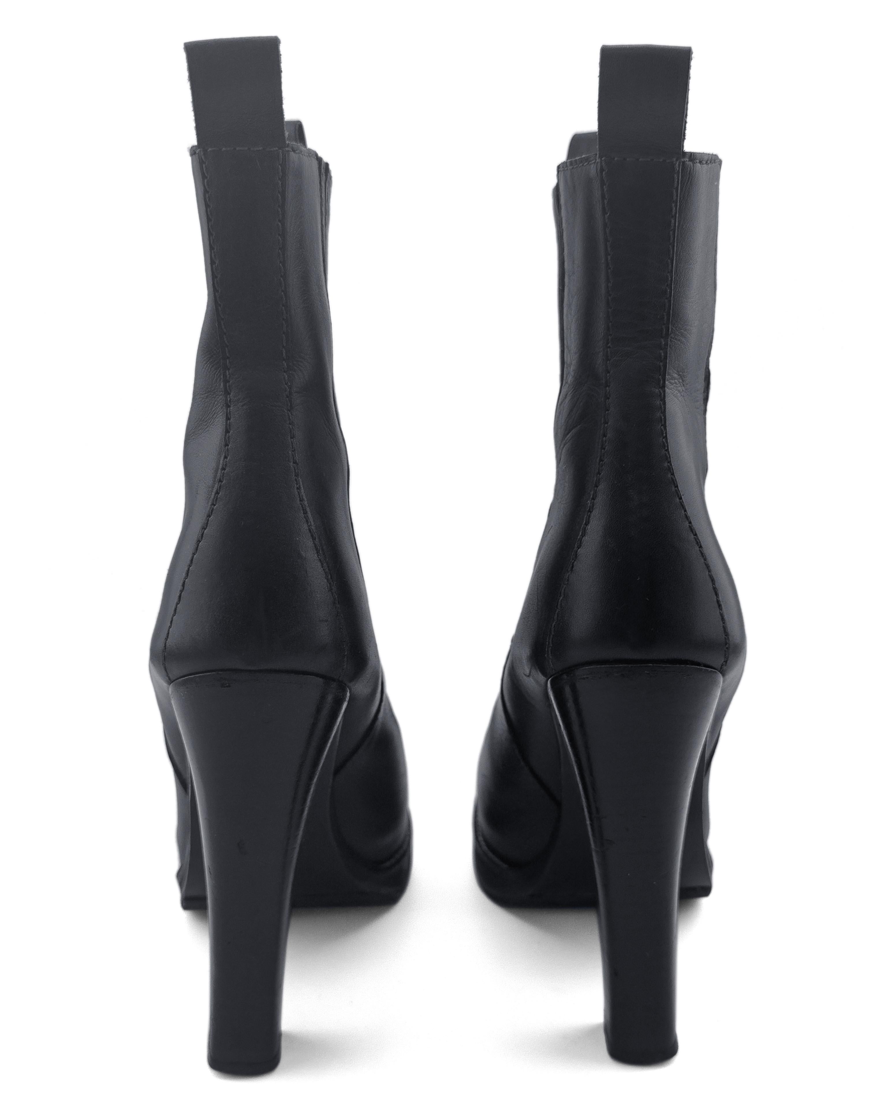 Balenciaga by Nicolas Ghesquière FW 2003 Runway Black Leather Chelsea Boots For Sale 2