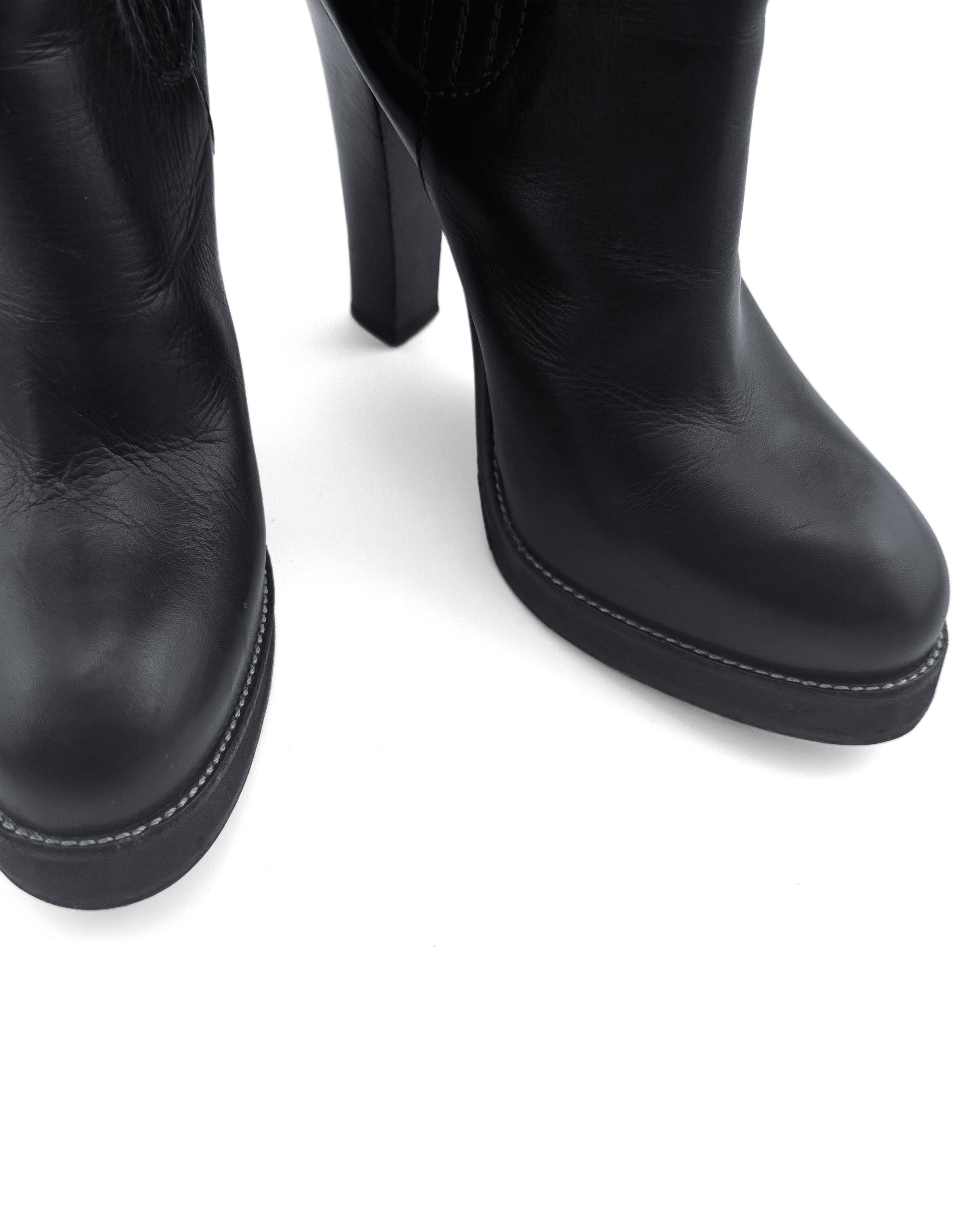 Balenciaga by Nicolas Ghesquière FW 2003 Runway Black Leather Chelsea Boots For Sale 4