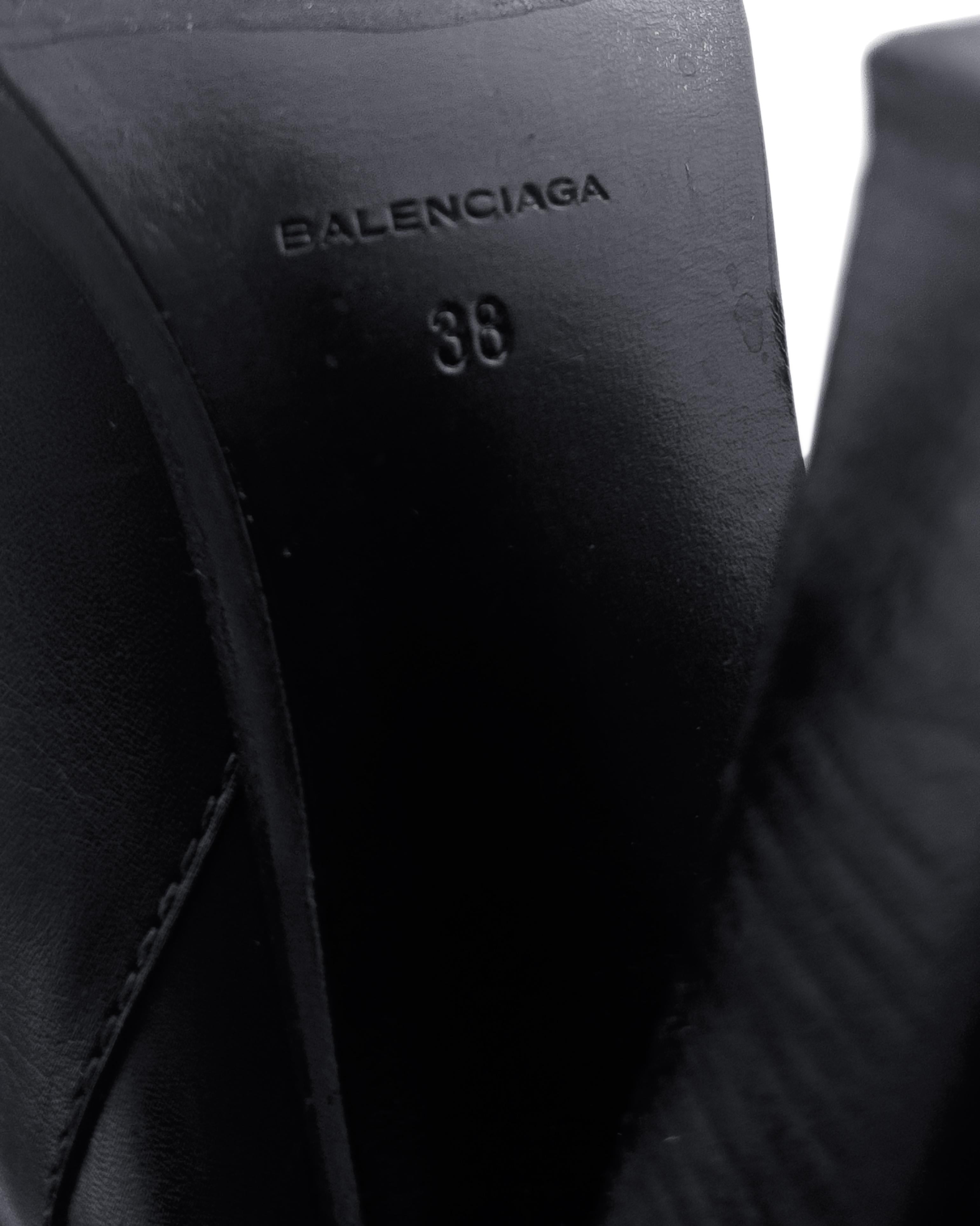 Balenciaga by Nicolas Ghesquière FW 2003 Runway Black Leather Chelsea Boots For Sale 5