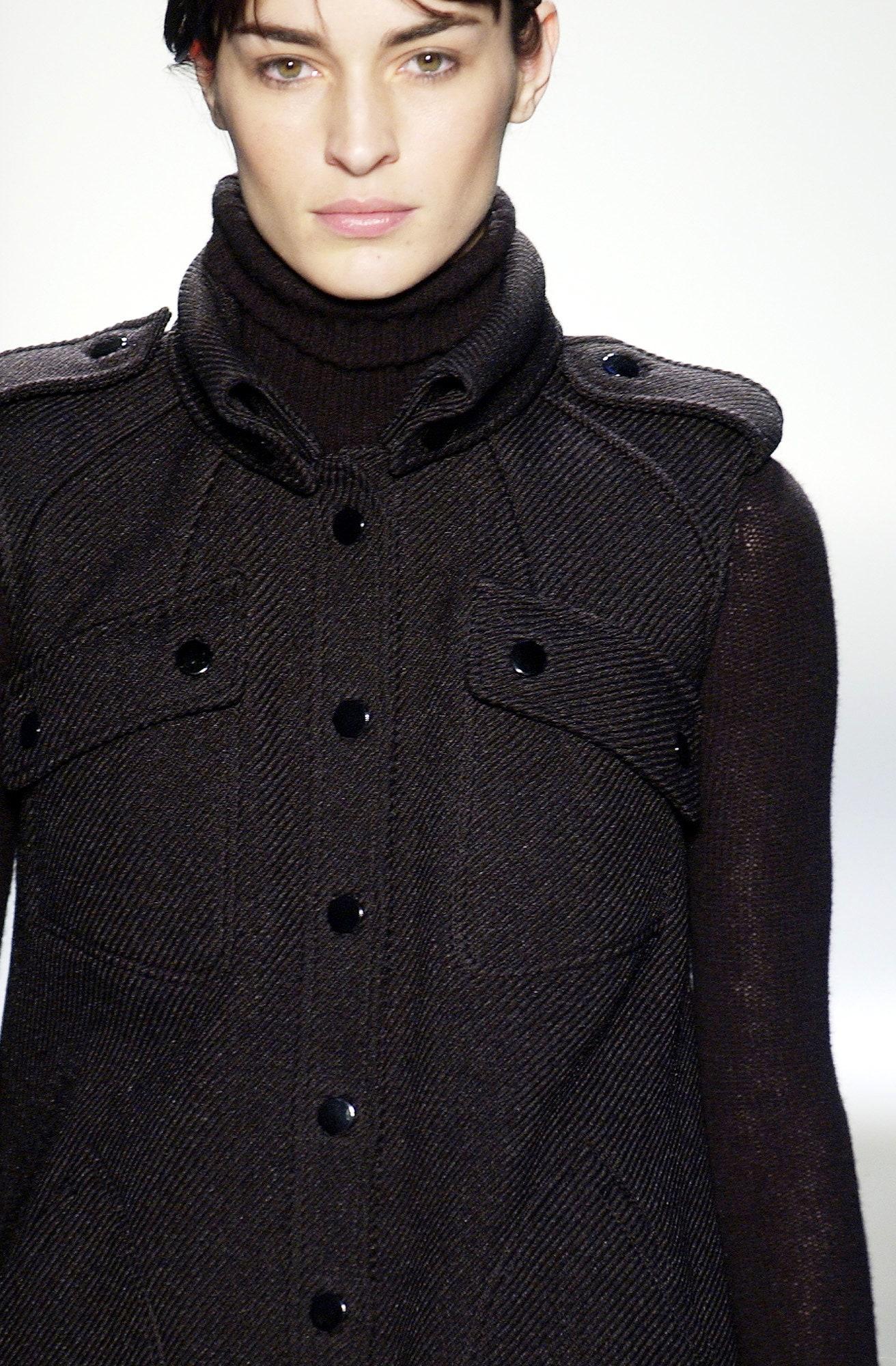 Balenciaga by Nicolas Ghesquière FW 2003 Runway Black Sleeveless Shift Dress 36 For Sale 8