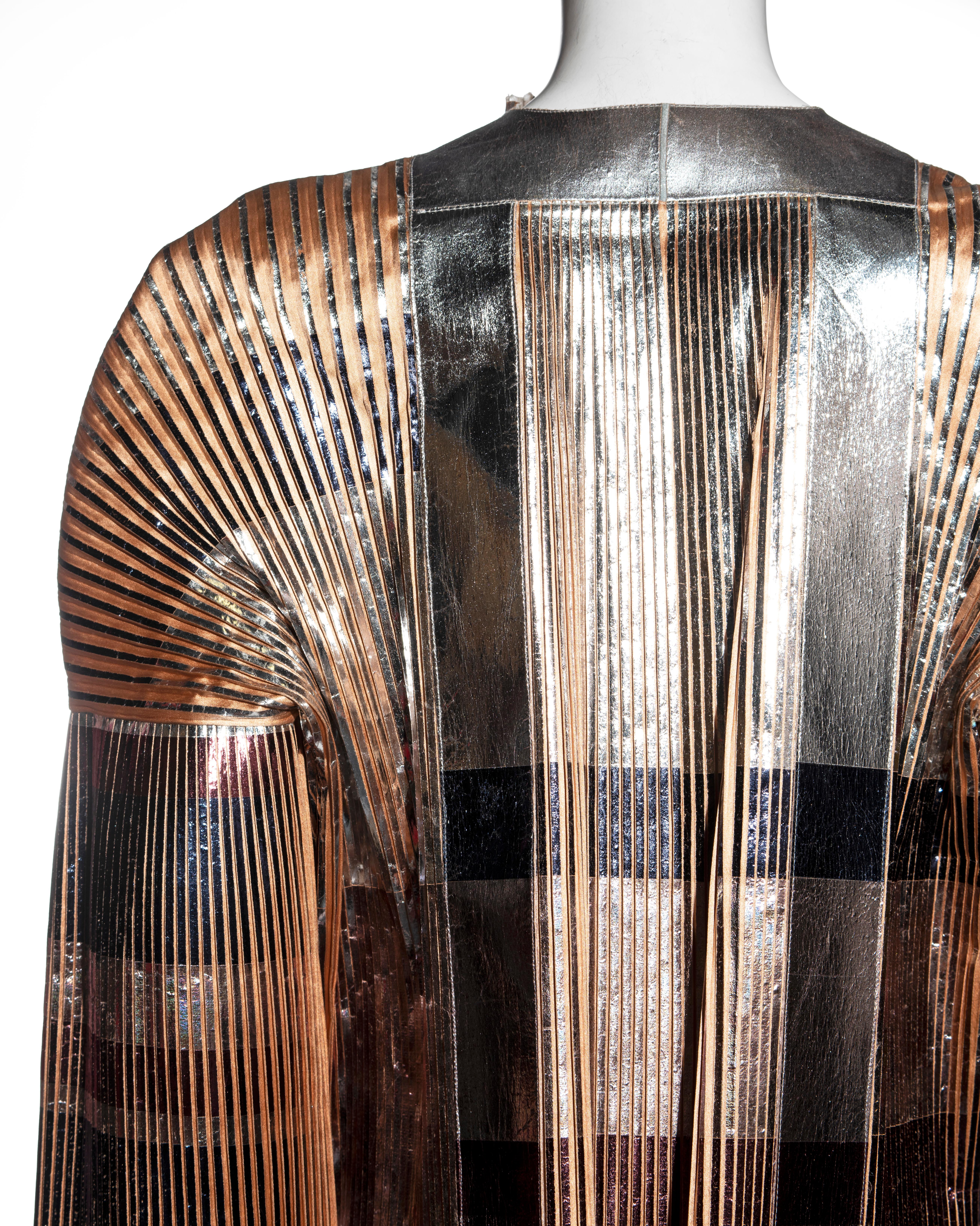 Veste plissée en soie métallisée Balenciaga by Nicolas Ghesquière, printemps-été 2009  en vente 5