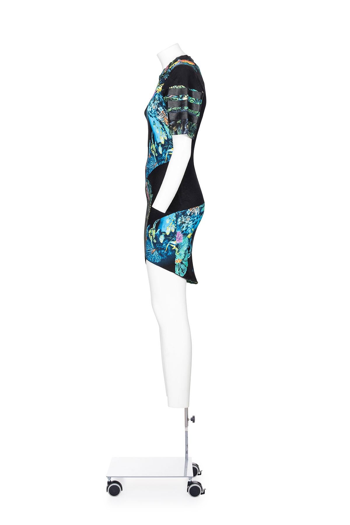 Spring Summer 2003 iconic and rare printed jersey dress Scuba with anatomical cuts by Nicholas Ghesquière for Balenciaga.
Varnished stripes at sleeves
Visible stitching
No composition tag, cotton 
