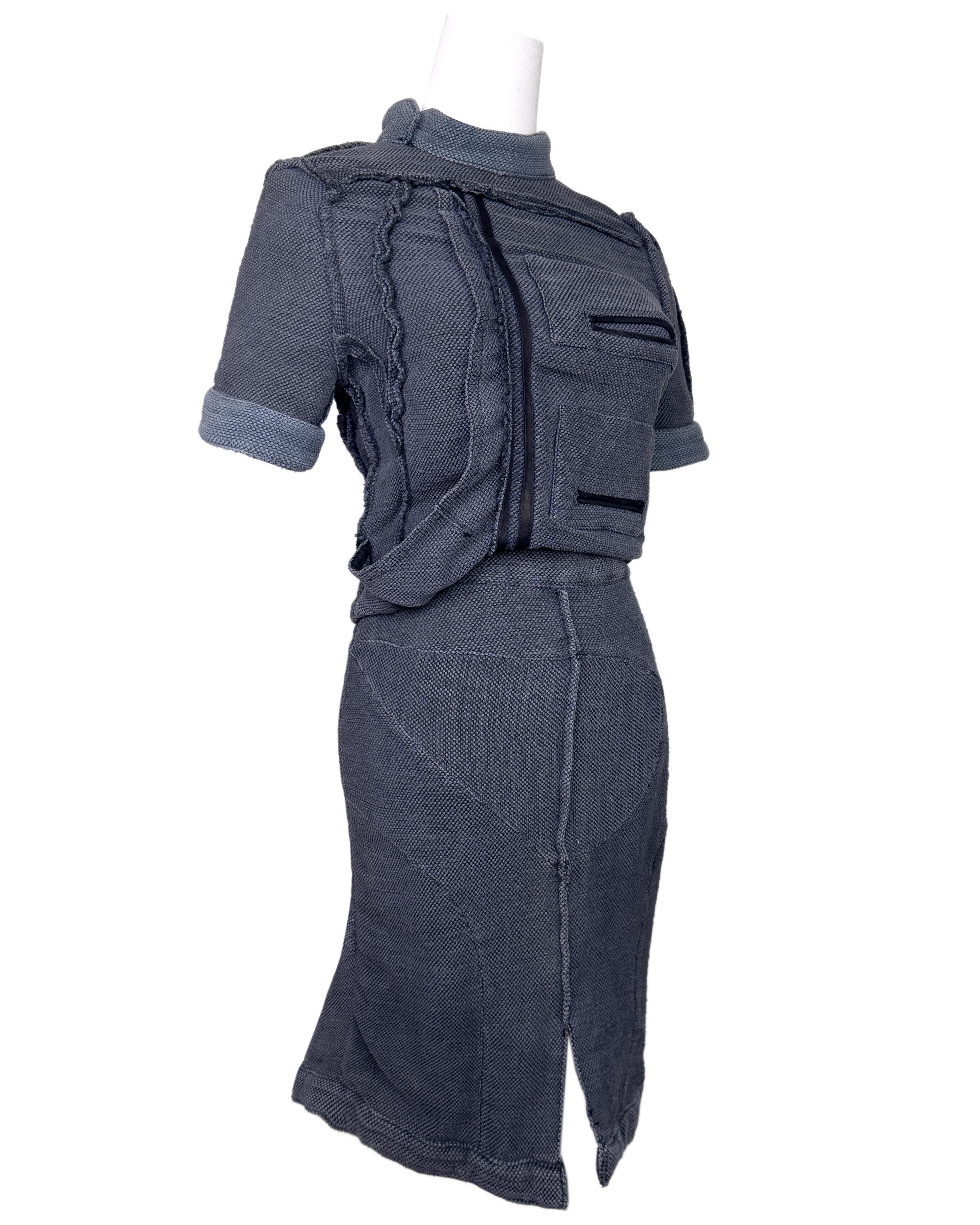Balenciaga by Nicolas Ghesquière SS 2003 Runway Ensemble top et jupe bleu gris Bon état - En vente à Toronto, Ontario