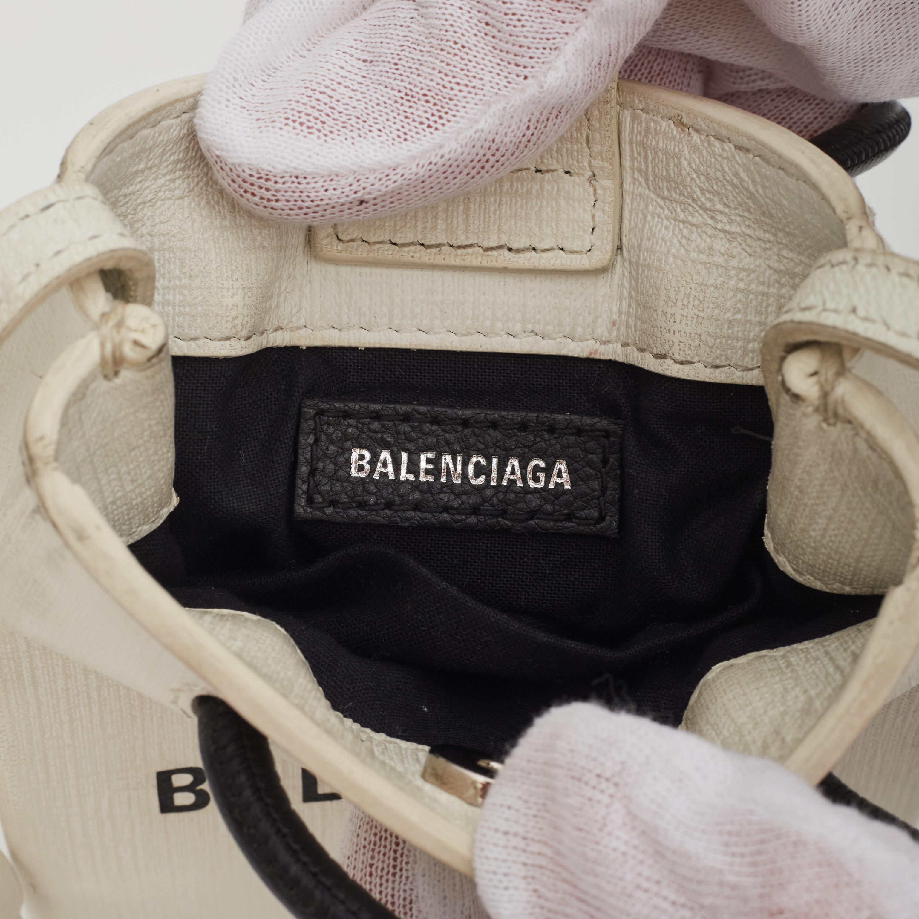 Sac porte-téléphone en cuir de veau avec logo Balenciaga en vente 1