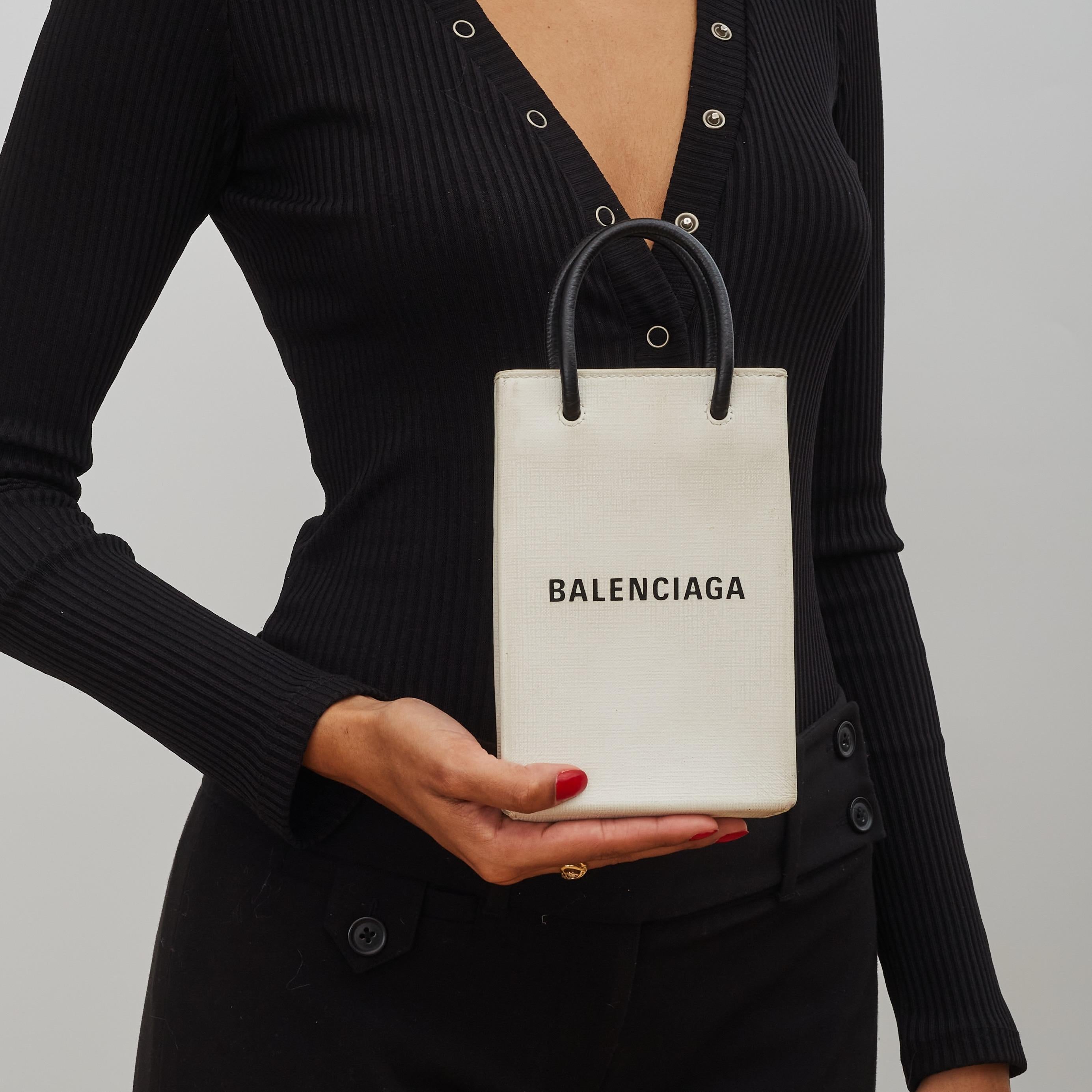 Sac porte-téléphone en cuir de veau avec logo Balenciaga en vente 4
