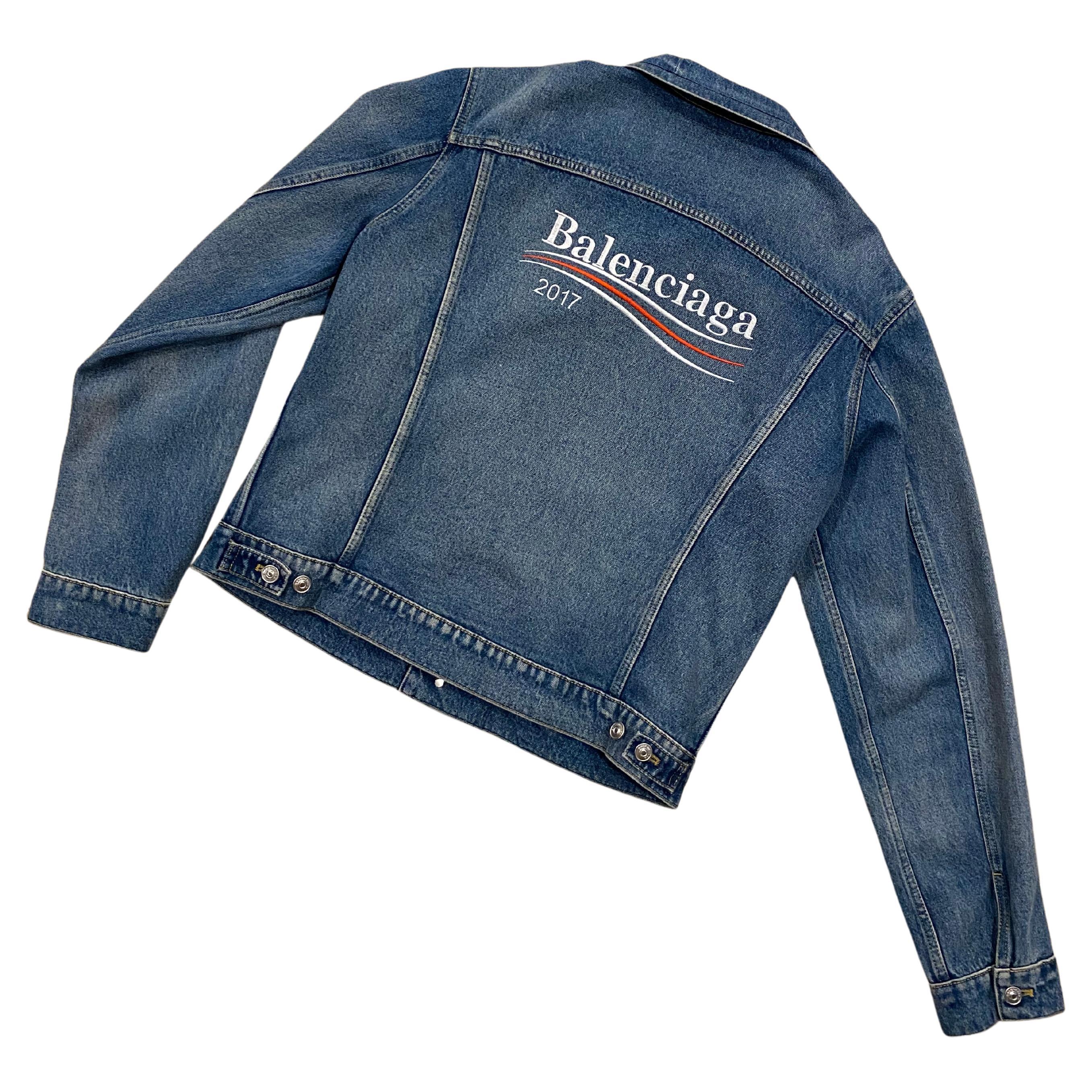 Balenciaga - Veste en jean Bernie Sanders, campagne 2017, taille 52 En  vente sur 1stDibs