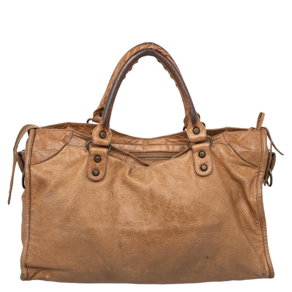 Balenciaga is known for its finely made products and the City bags are one of them. Effortless and stylish, this leather bag will be your go-to for multiple occasions. It has the signature details of buckles, studs, and the front zipper. Two top