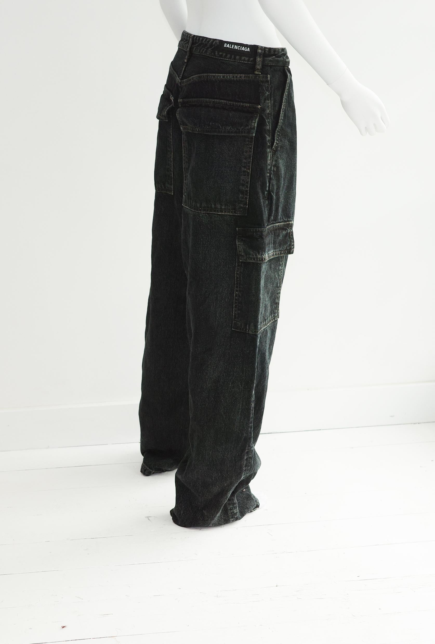 BALENCIAGA Cargo Baggy-Hose aus dunkelblauem Denim im Zustand „Gut“ im Angebot in London, GB