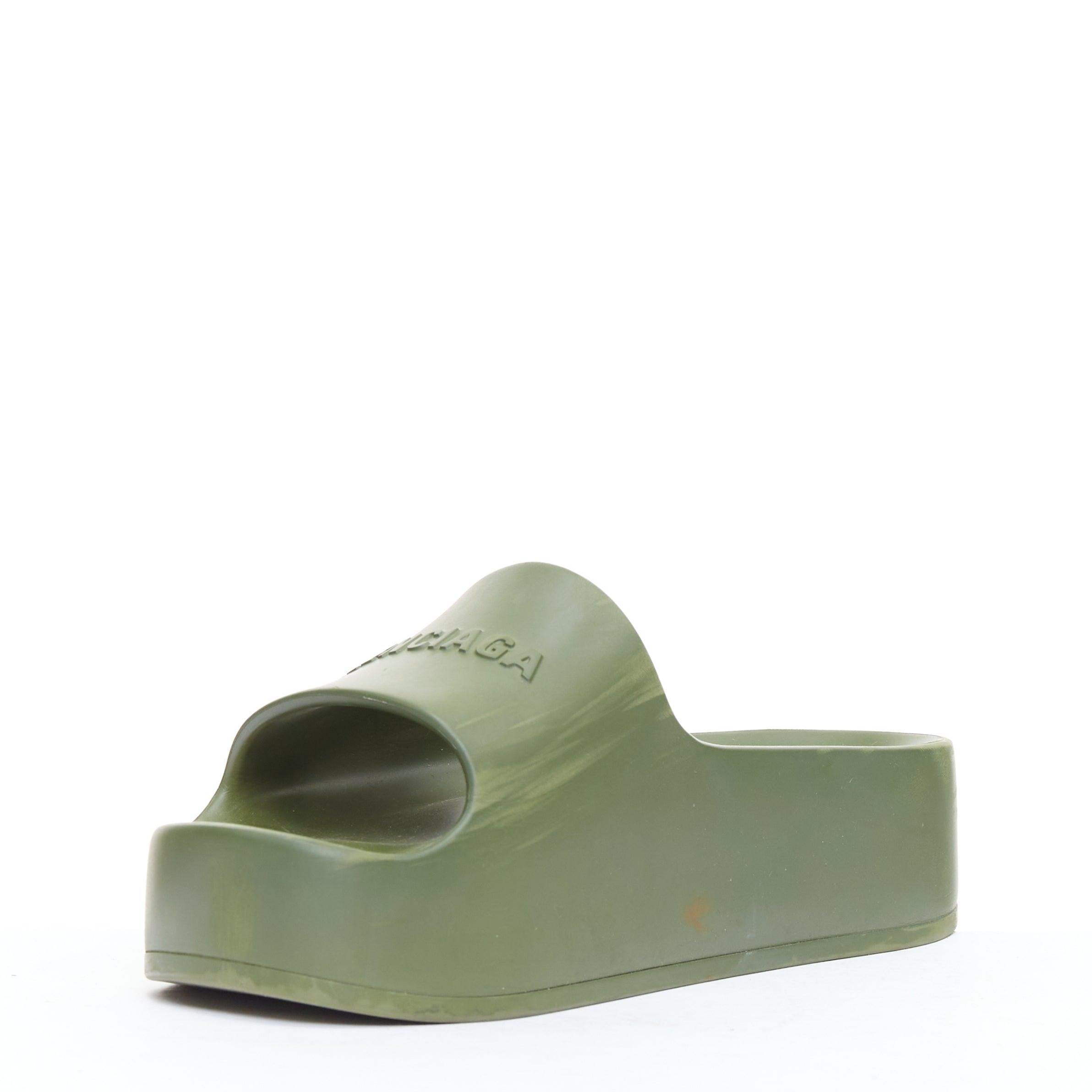 BALENCIAGA Chunky green debossed logo rubber platform pool slides EU36 In Fair Condition For Sale In Hong Kong, NT