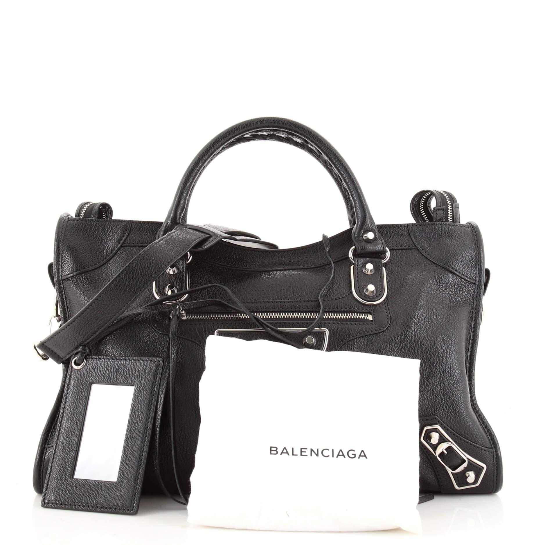 Condition: Great. Minor wear on base corners and in interior, light wear, creasing and scuffs on strap, scratches on hardware.
Accessories: Mirror, Dust Bag, With Strap
Measurements: Handle Drop 5