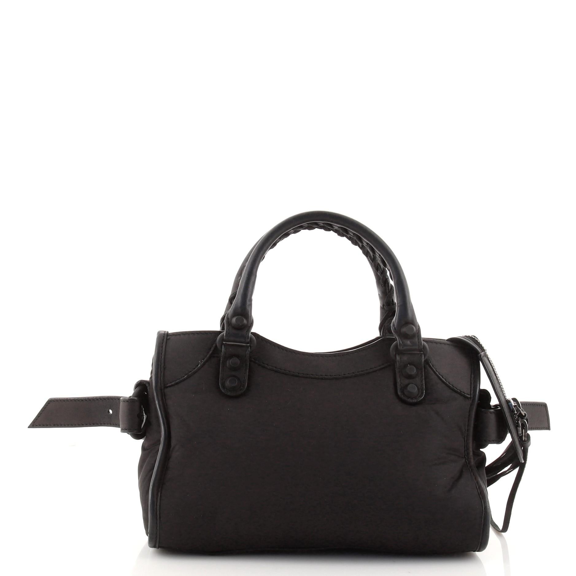 Klassische Nylon-Tasche mit Nieten von Balenciaga City Mini im Zustand „Relativ gut“ in NY, NY