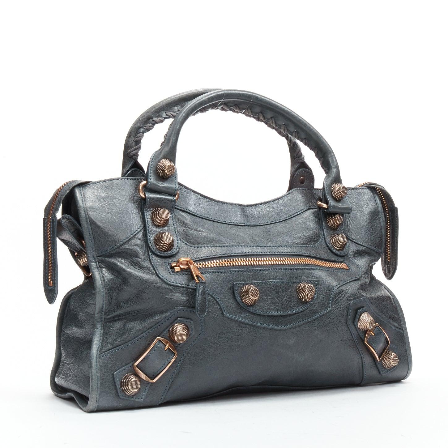 Balenciaga City in pelle verde scuro, con borchie in rame e manico superiore. In condizioni buone a Hong Kong, NT