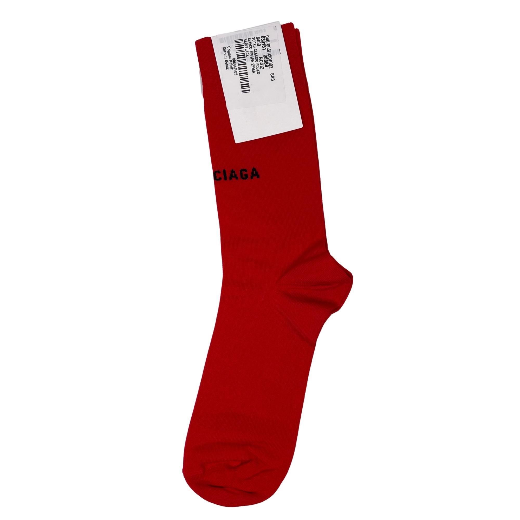 COLOR: Red
MATERIAL: 80% Cotton & 18% Polyamide & 2% Elastane
ITEM CODE: 530181 NOSIZ
SIZE: Medium 9 (20-22 cm)
COMES WITH: Box
CONDITION: Brand new.

Made in Italy