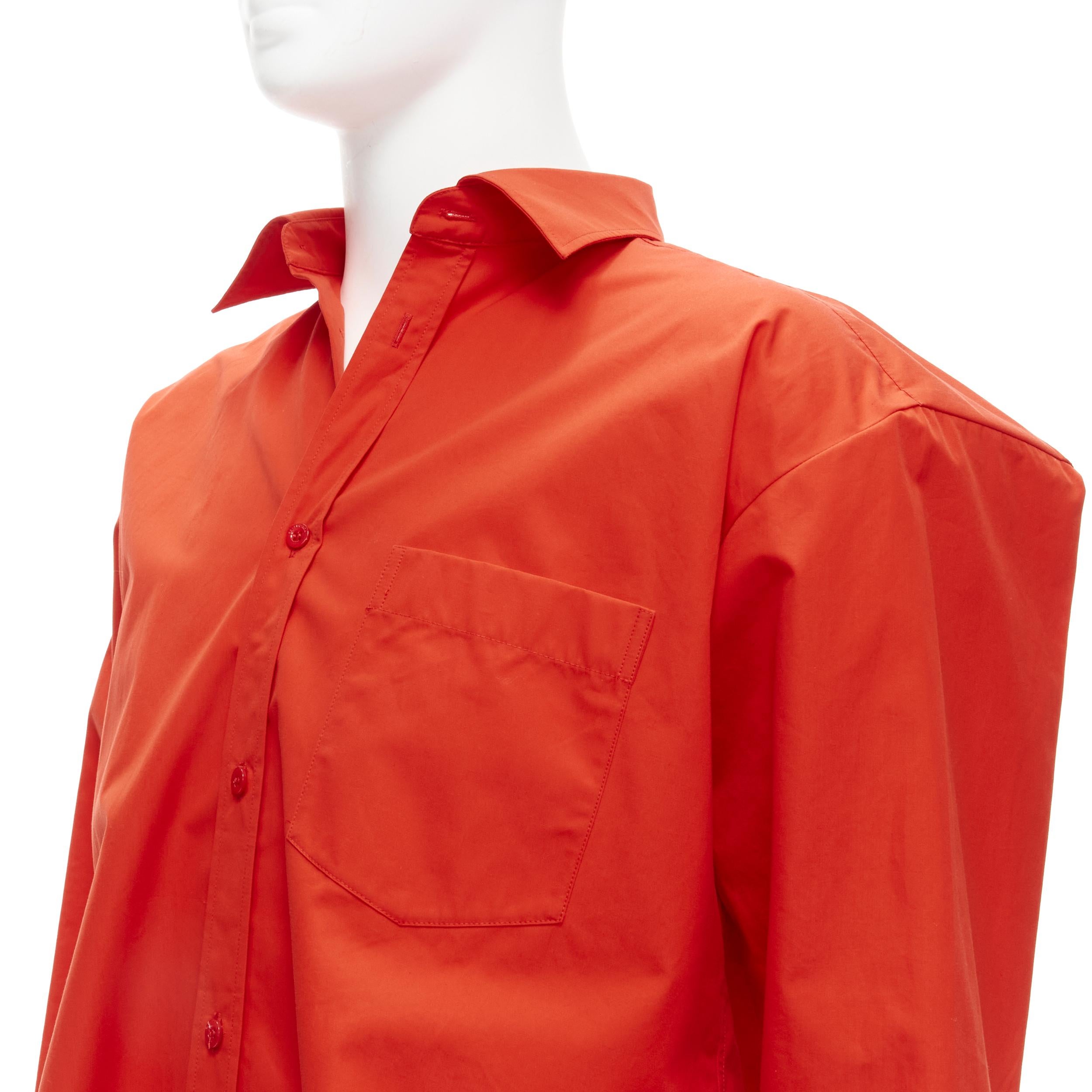 BALENCIAGA Cocoon red swing collar 3D cut oversized button down shirt
Reference: CNLE/A00185
Brand: Balenciaga
Designer: Demna
Material: Feels like cotton
Color: Red
Pattern: Solid
Closure: Button
Extra Details: 3D swing collar