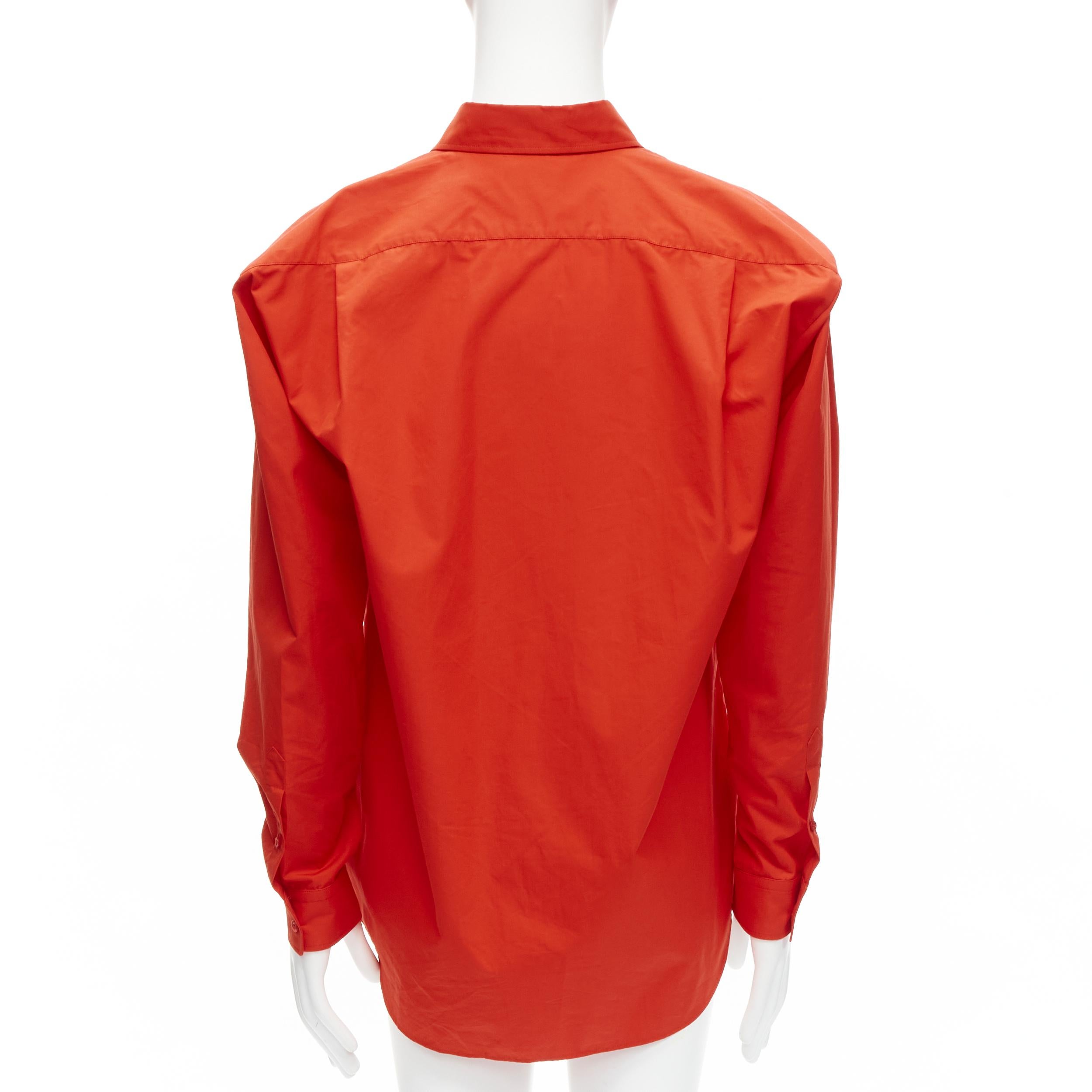 De las mujeres BALENCIAGA Cocoon rojo cuello vuelto corte 3D camisa oversize abotonada en venta