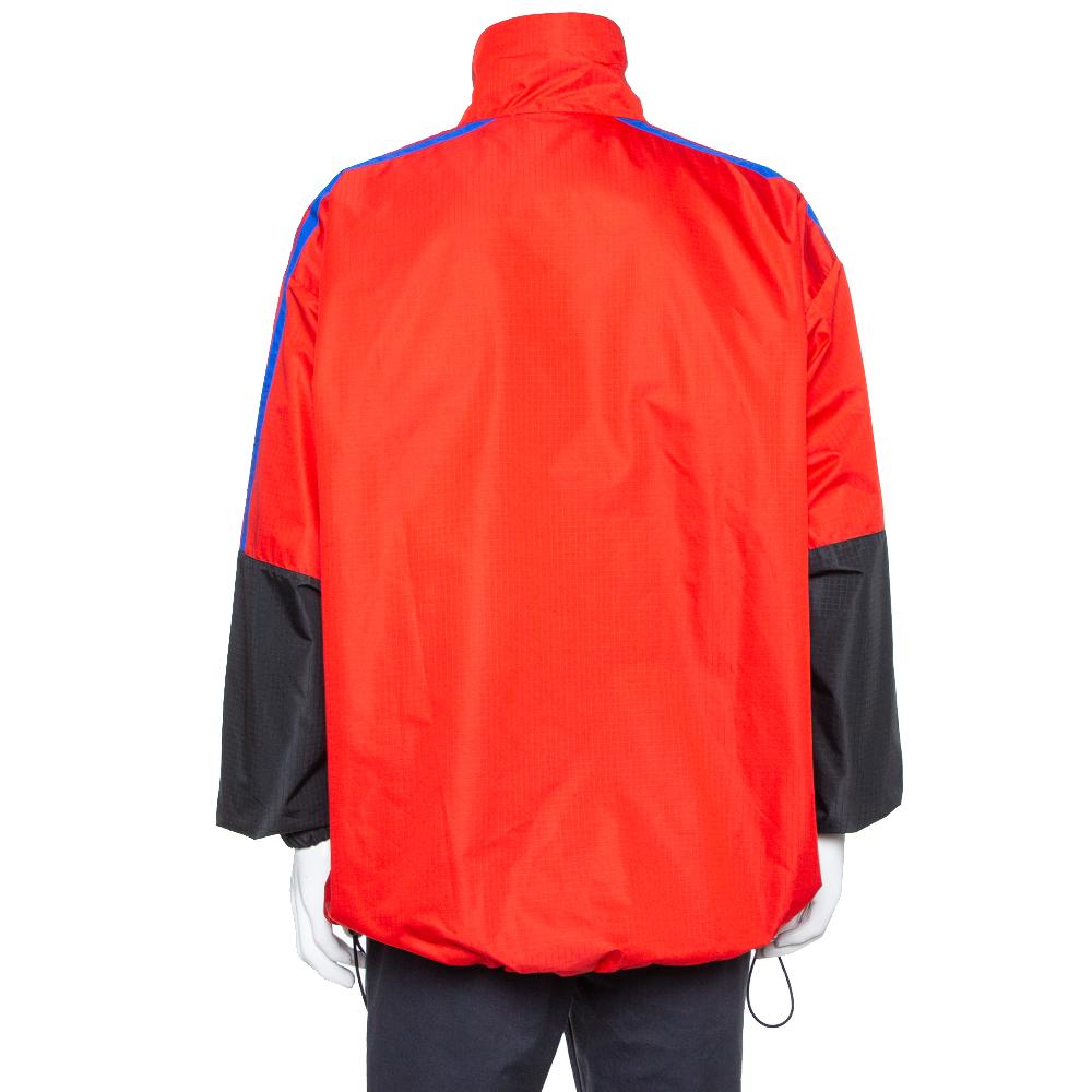 This windbreaker jacket from Balenciaga is incredibly chic and effortlessly stylish. The color block creation is designed with a zip closure, long sleeves, and logo print details on the front. It will lend you a fantastic fit and will prove to be an