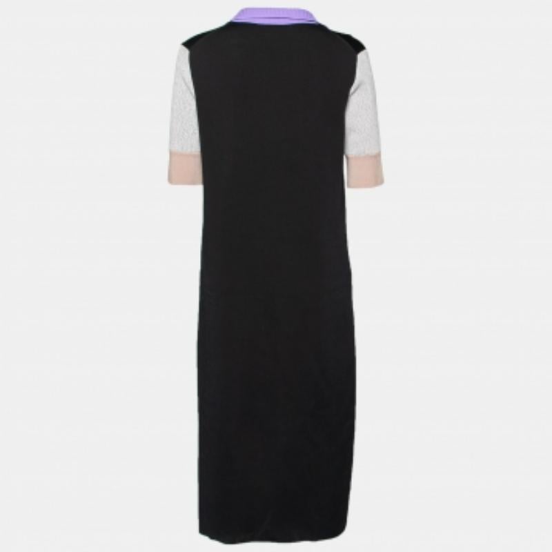 Upgrade your dress collection with this fabulous, colour-block dress by Balenciaga. Crafted from fine fabrics, it has a collar and a simple silhouette. It will look amazing with mules and a sling bag.