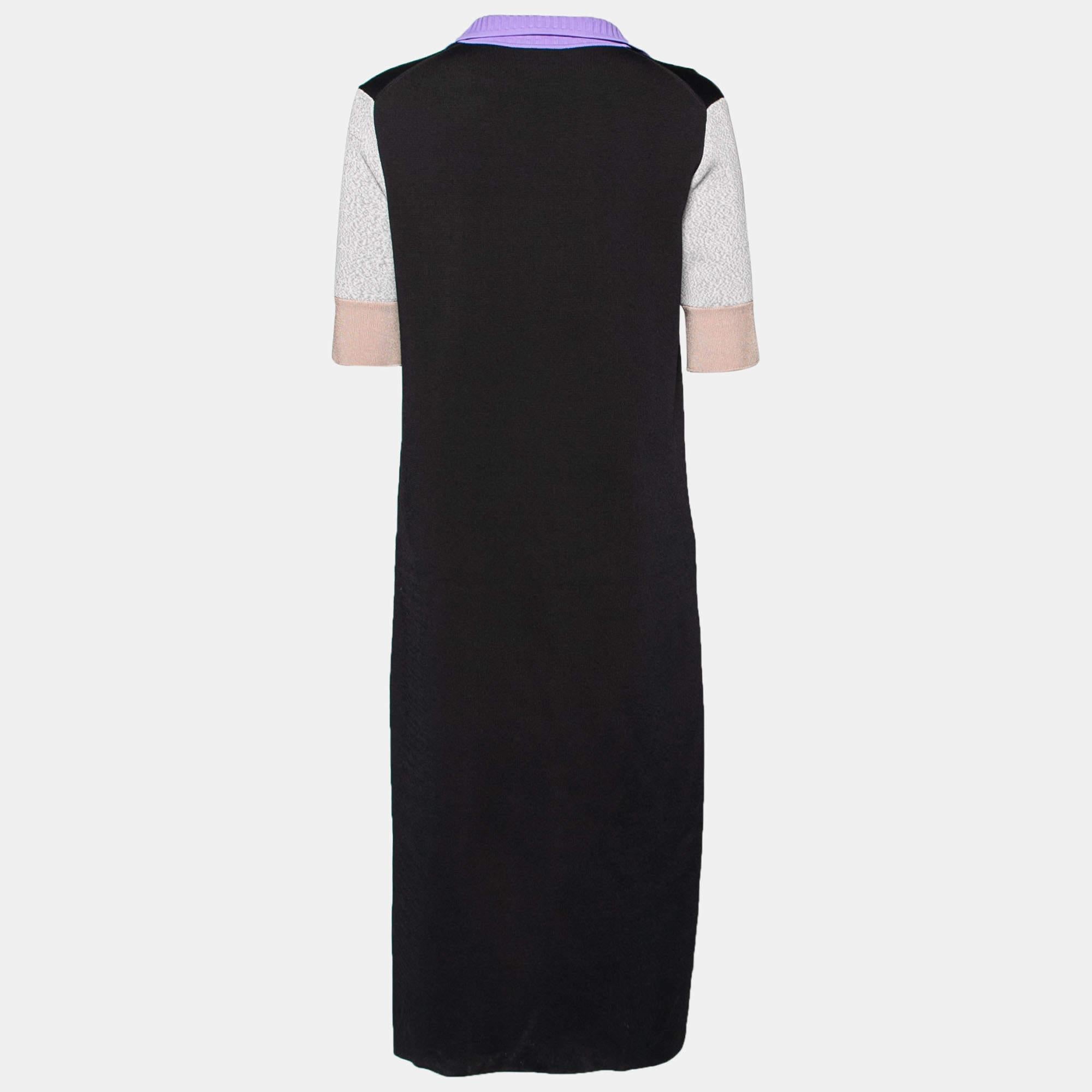 Upgrade your dress collection with this fabulous, colour-block dress by Balenciaga. Crafted from fine fabrics, it has a collar and a simple silhouette. It will look amazing with mules and a sling bag.


