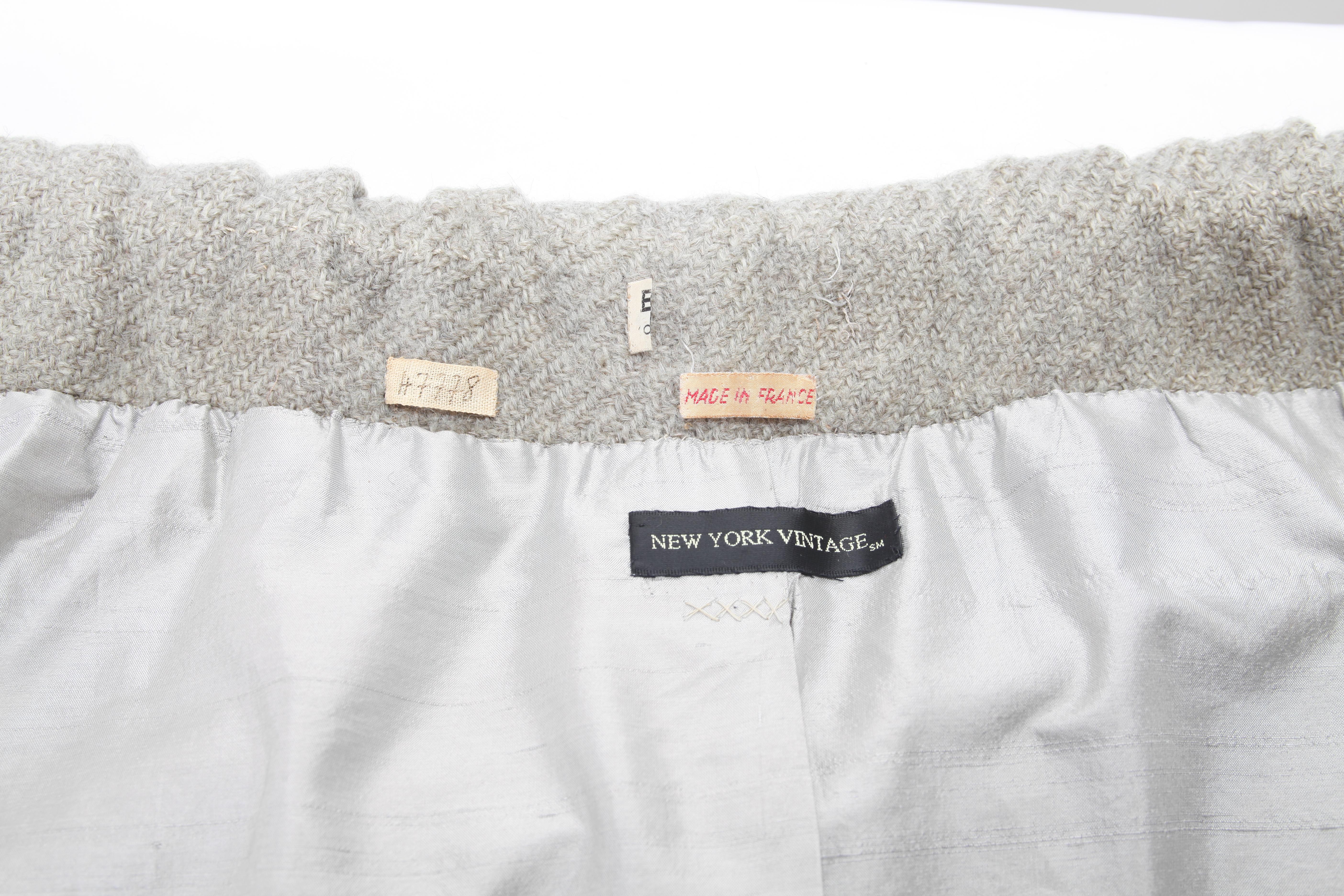 Gris Balenciaga Couture - Cape en maille de laine, c.1970 en vente