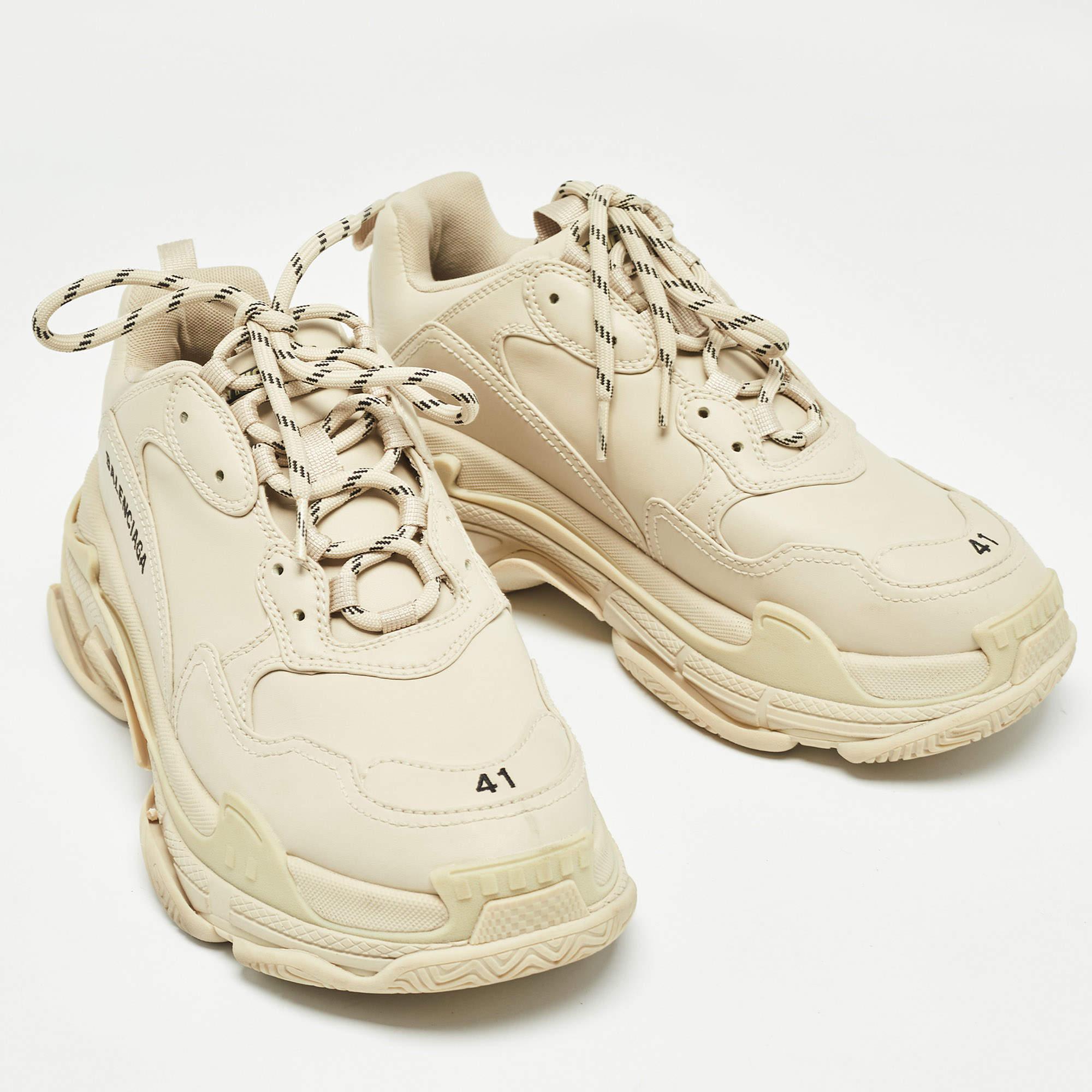 Balenciaga Cream Faux Leather Triple S Sneakers Size 41 In Good Condition In Dubai, Al Qouz 2