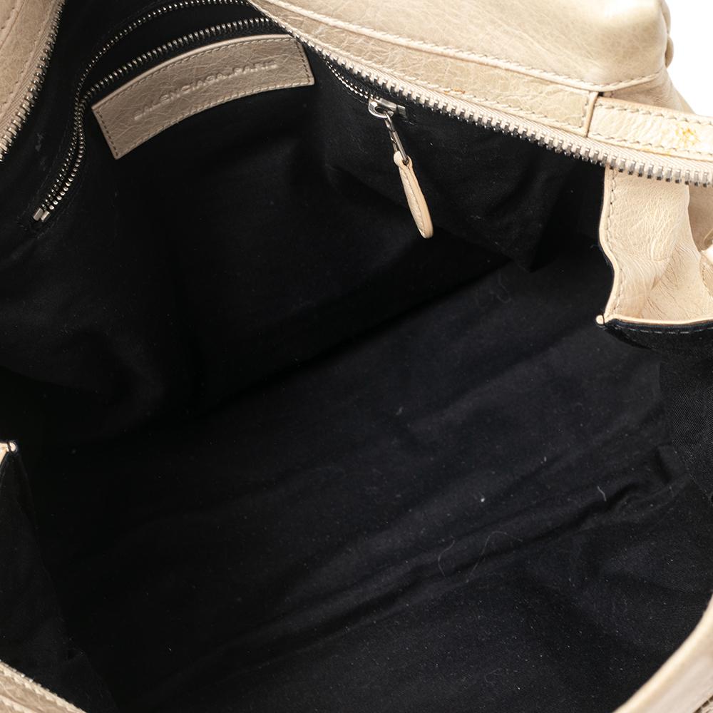 Balenciaga Cream Lambskin Leather Giant 21 Midday Bag In Good Condition In Dubai, Al Qouz 2