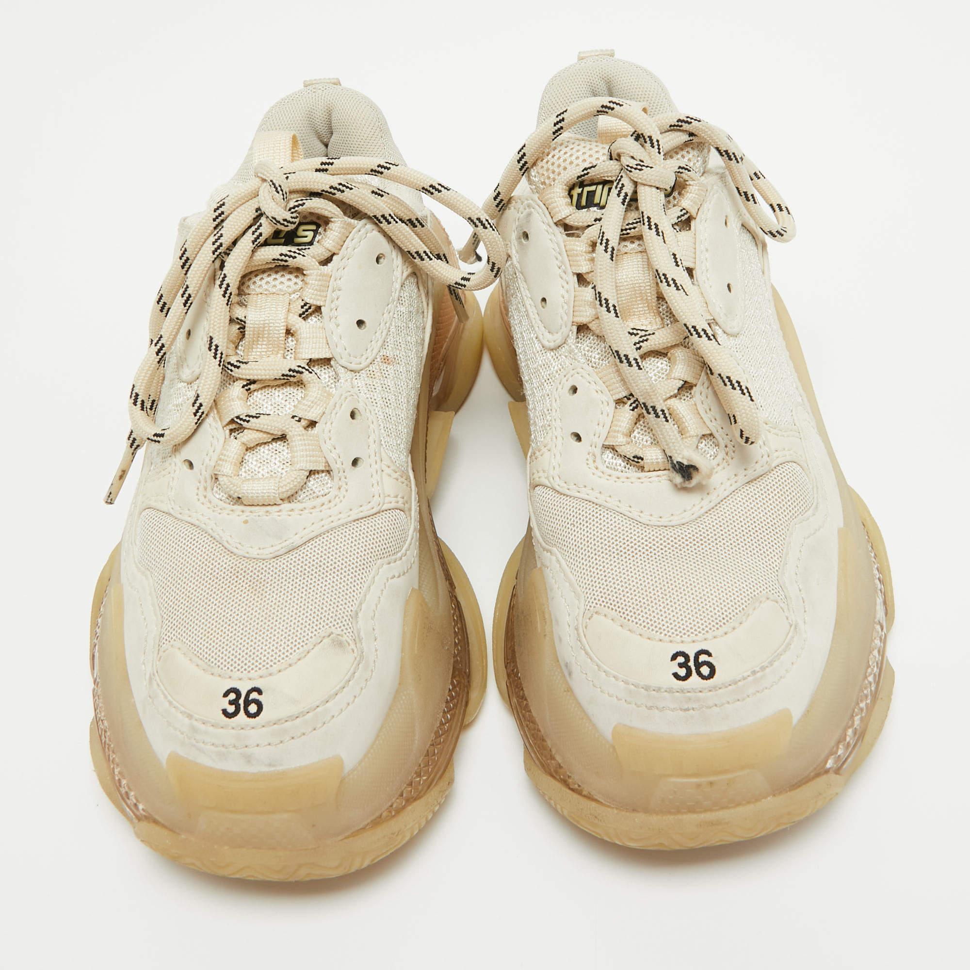 Upgrade your style with these Balenciaga Triple S sneakers. Meticulously designed for fashion and comfort, they're the ideal choice for a trendy and comfortable stride.

Includes: Original Dustbag

