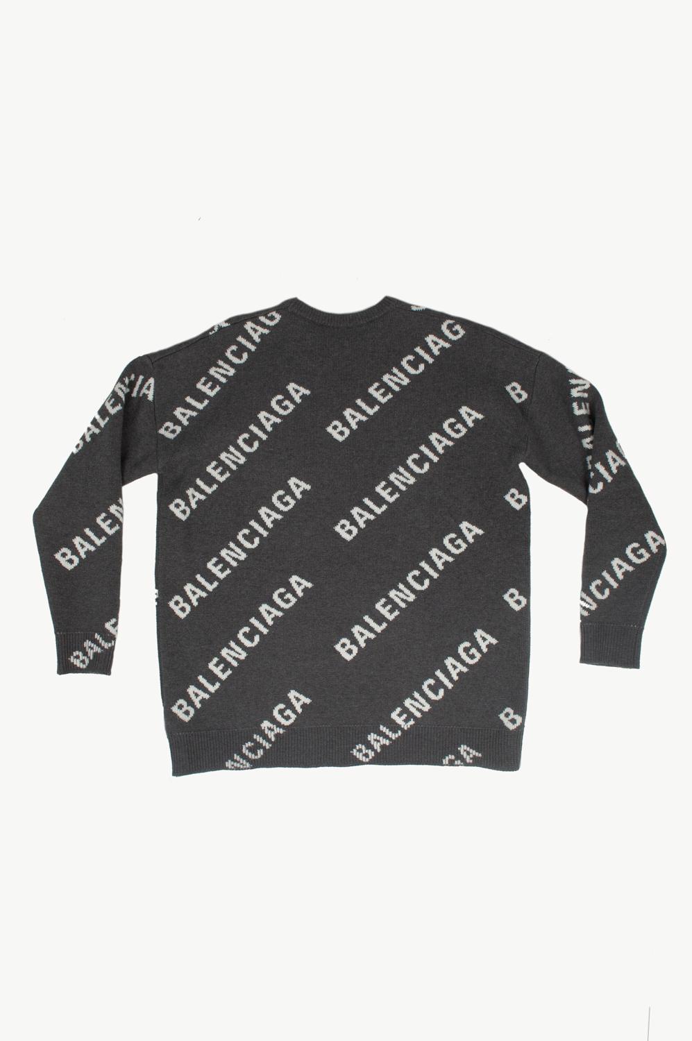 100% genuine Balenciaga Crew Neck Logo Sweater, S628
Color: grey
(An actual color may a bit vary due to individual computer screen interpretation)
Material: 50% cotton, 22% wool, 21% acrylic, 2% polyamide
Tag size: M
This sweater is great quality