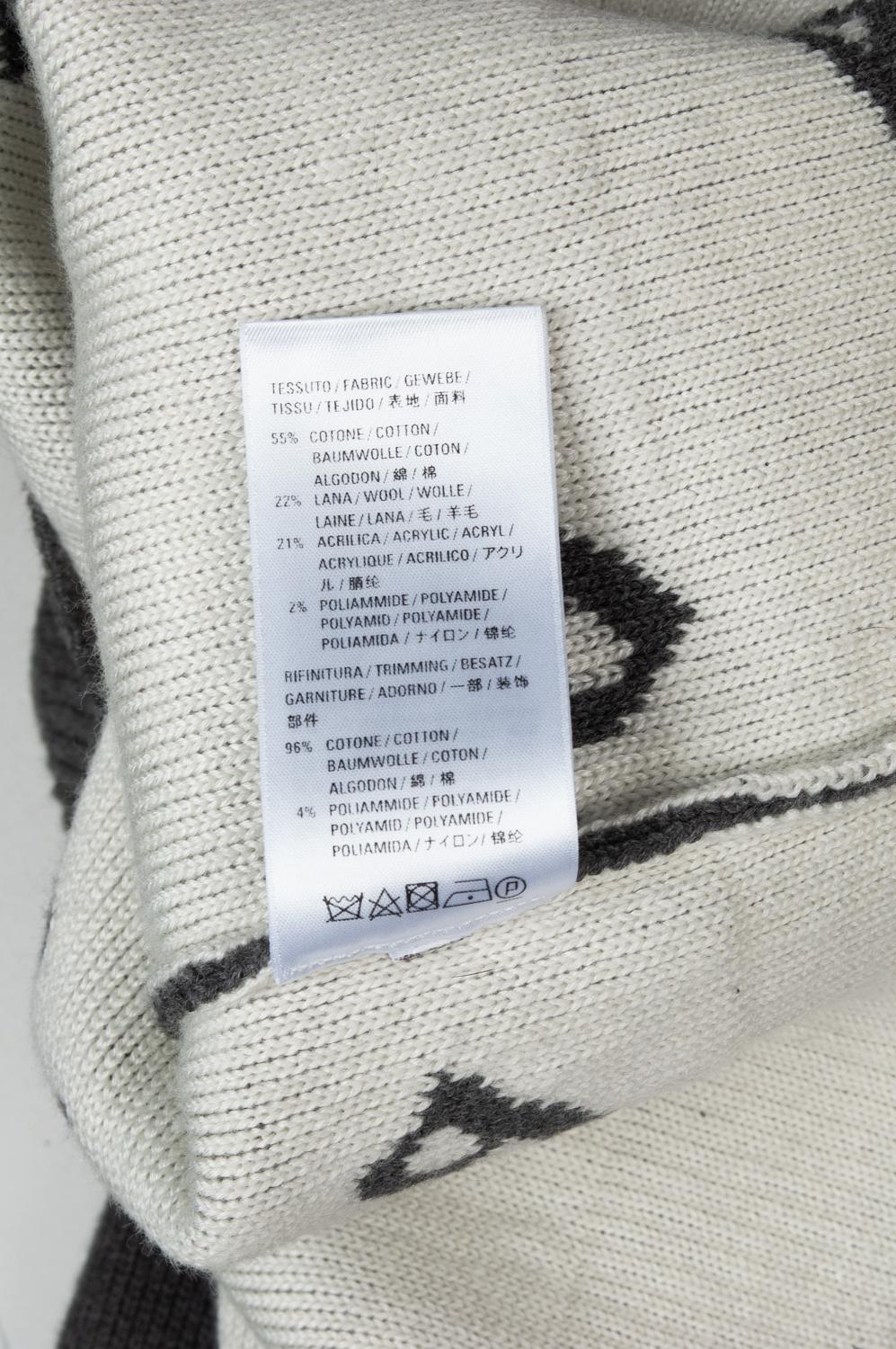 Balenciaga Crew Neck Logo Men Sweater Size M, S628 For Sale 1
