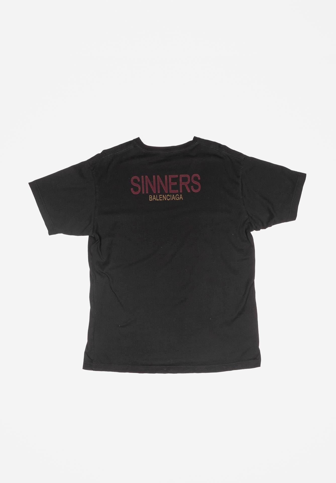Check my other listings. Have many more designer clothes for sale. Open to any offers.
Item for sale is 100% genuine Balenciaga Sinners oversized Men T-Shirt, ASH, nocde
Color: black
(An actual color may a bit vary due to individual computer screen