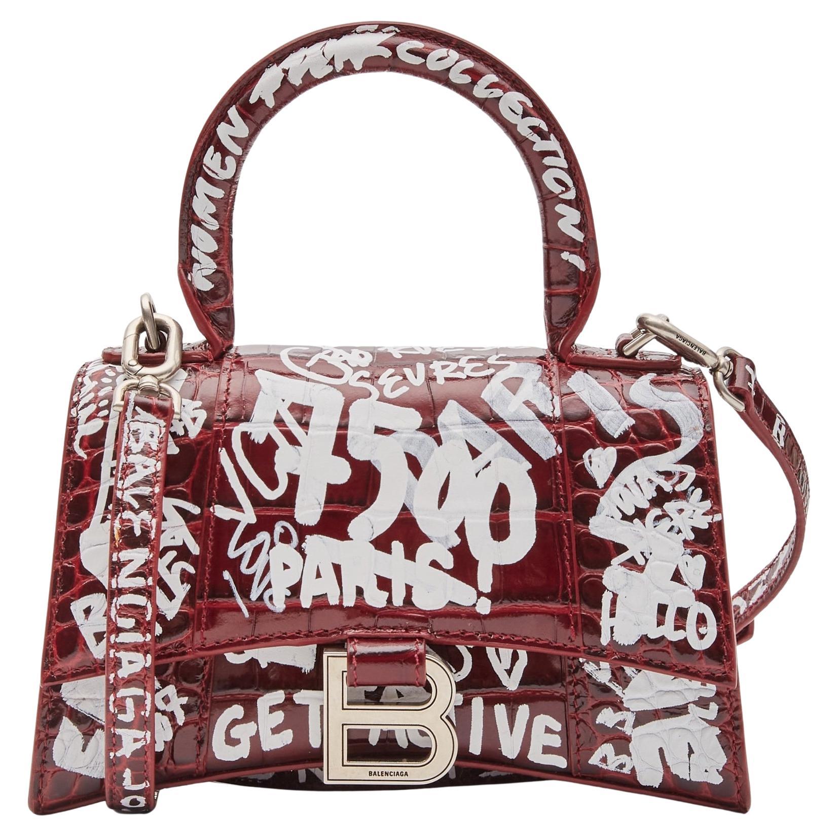 Balenciaga - Sac à main en croco embossé Grafitti Hourglass Bordeaux XS en vente