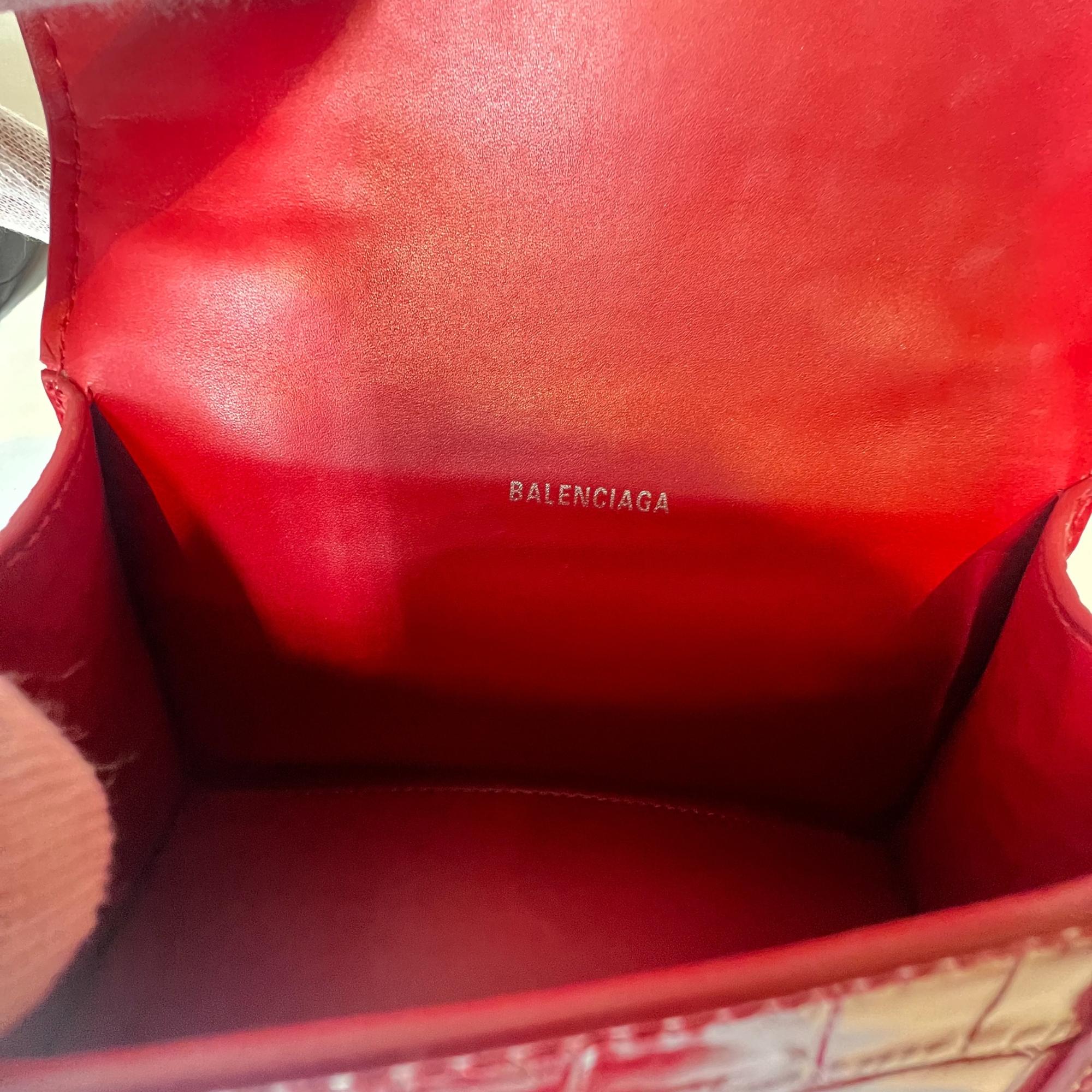 Balenciaga Rote Sanduhrtasche aus Leder mit Krokoprägung Extra klein im Angebot 2