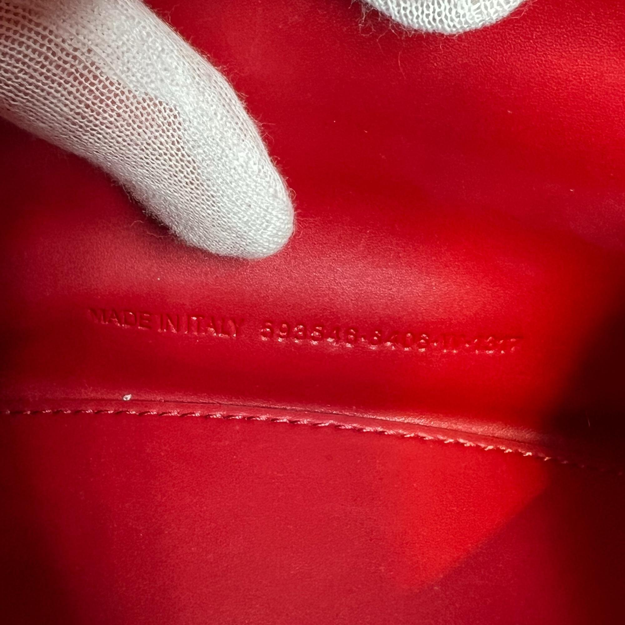 Balenciaga Rote Sanduhrtasche aus Leder mit Krokoprägung Extra klein im Angebot 3