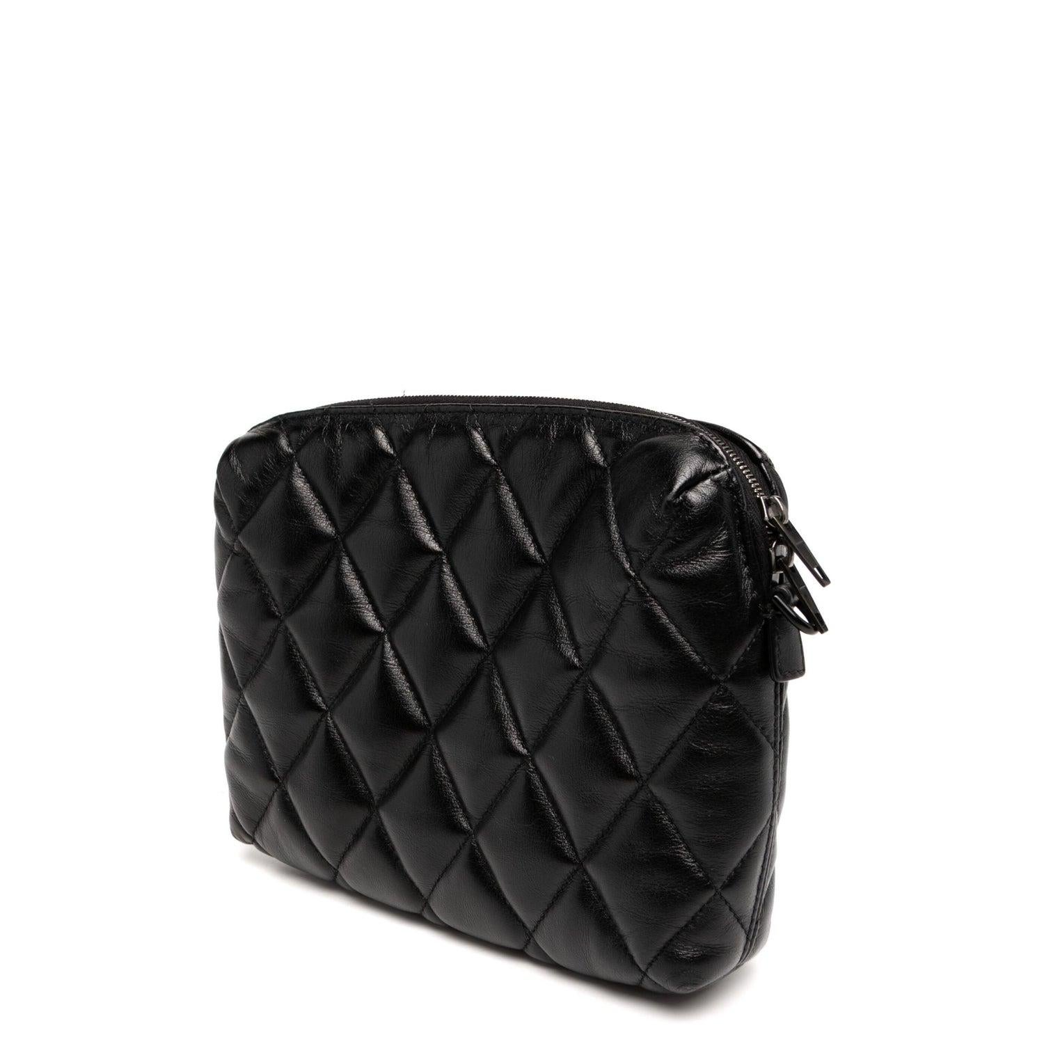 Black
Adjustable shoulder strap
Zip-fastening compartment
Logo plaque
Internal patch pocket
Condition: Excellent
This pre-owned item is in excellent condition, with no signs of damage or use.

Please kindly note all items have been previously used