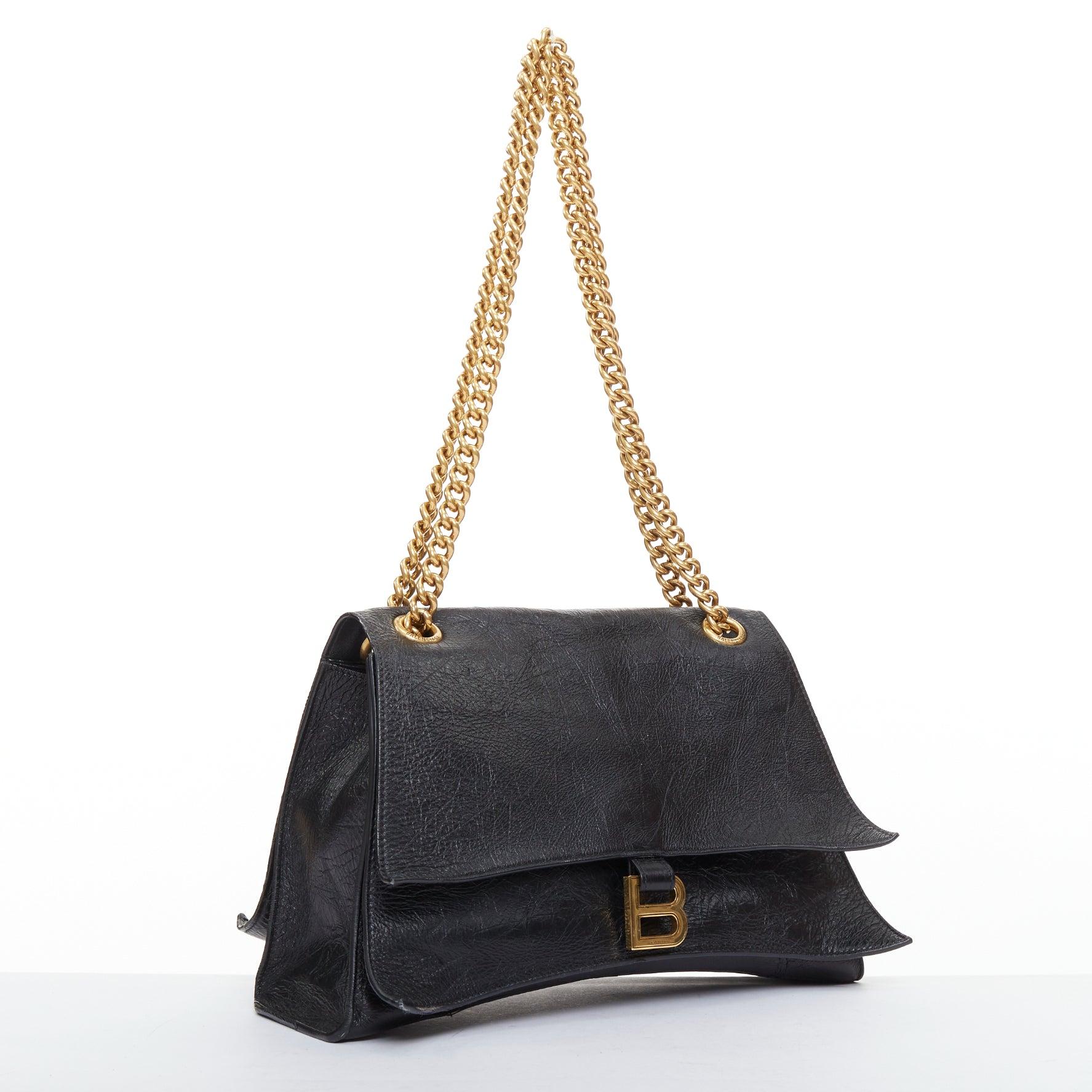BALENCIAGA Crush Medum Umhängetasche aus schwarzem strukturiertem Leder mit goldener B-Kette (Schwarz) im Angebot