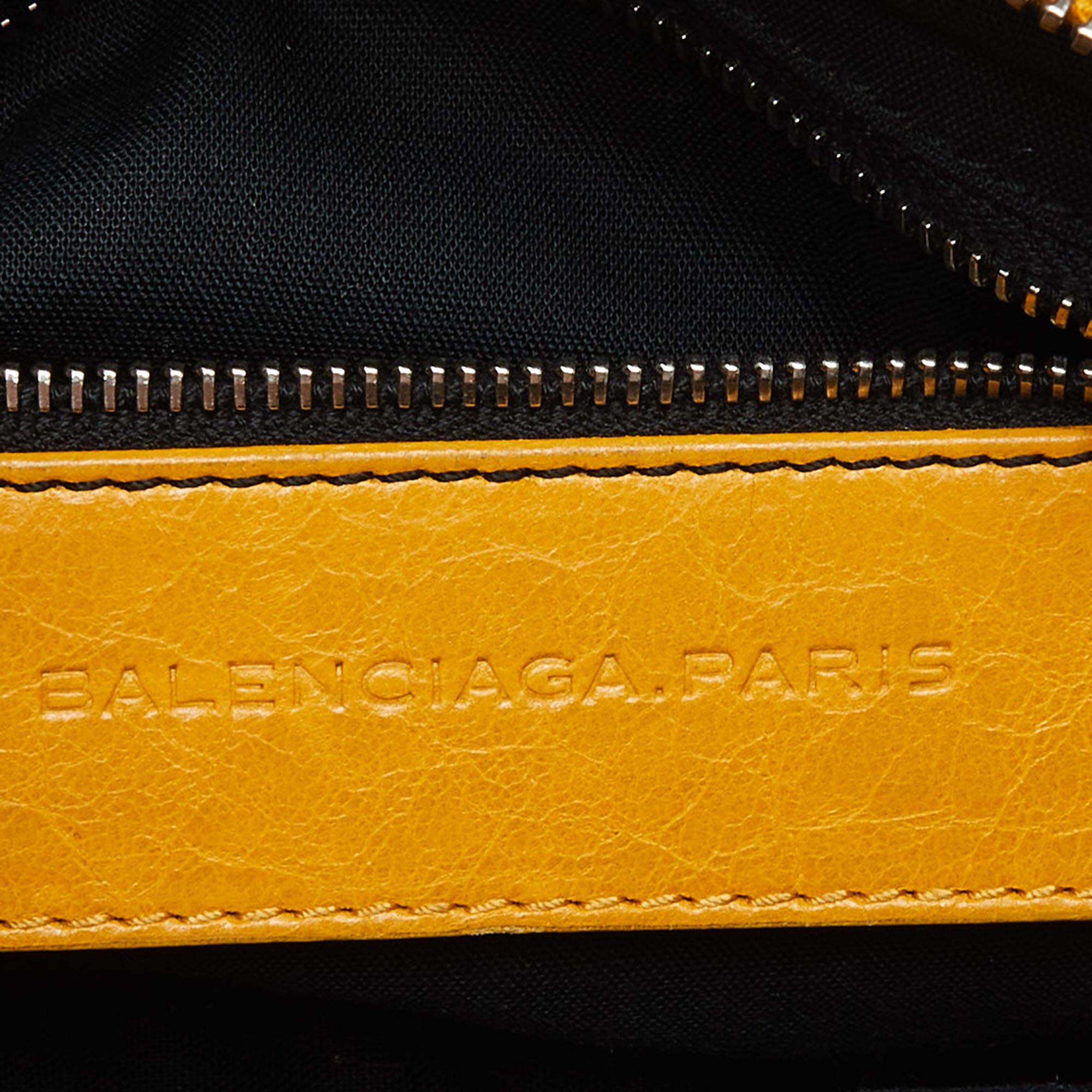 Balenciaga Cumin Leather Classic Hip Crossbody Sac en vente 6