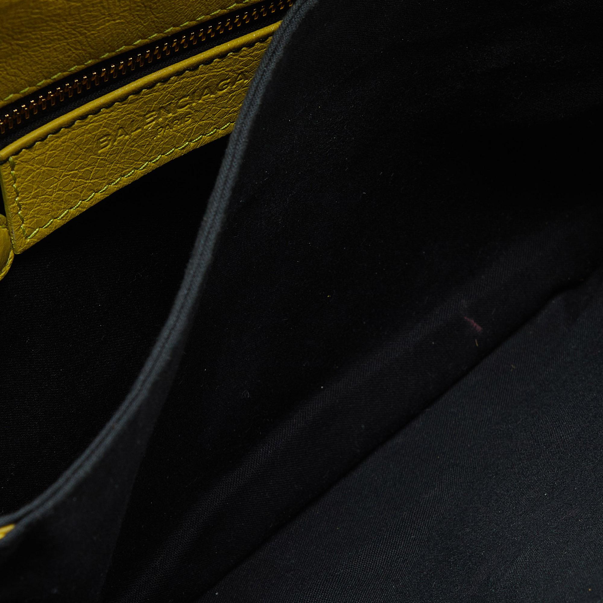 Balenciaga Curry Leder RH Umschlagriemen-Clutch aus Leder im Angebot 4