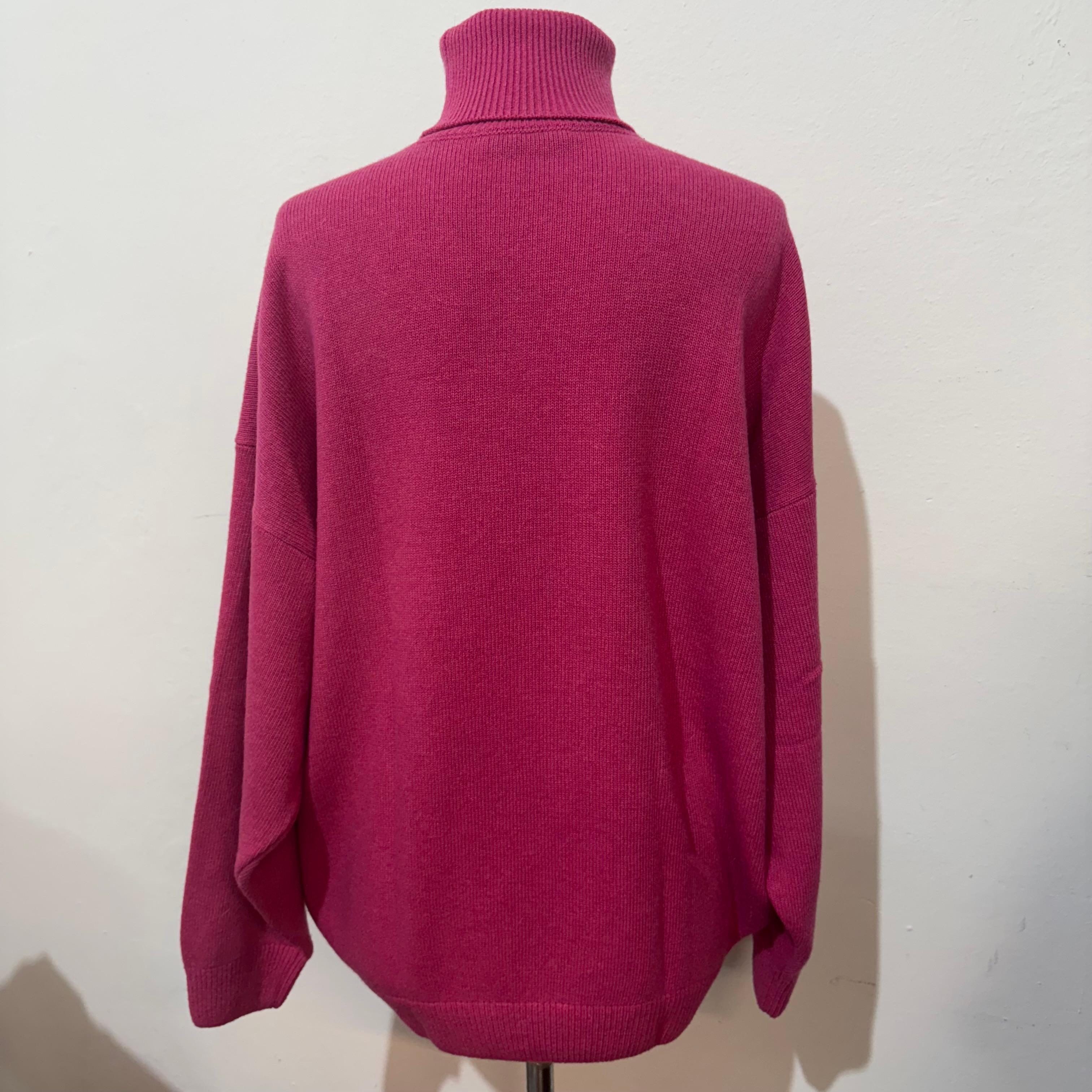 Precioso tirón de Balenciaga
Lana (69%), cachemira (30%) y nailon
Color ciclamen
Escrito central
Cuello alto
Hombro/hem cm 65
Precio original 1100
Envío internacional rápido desde Italia incluido en el precio