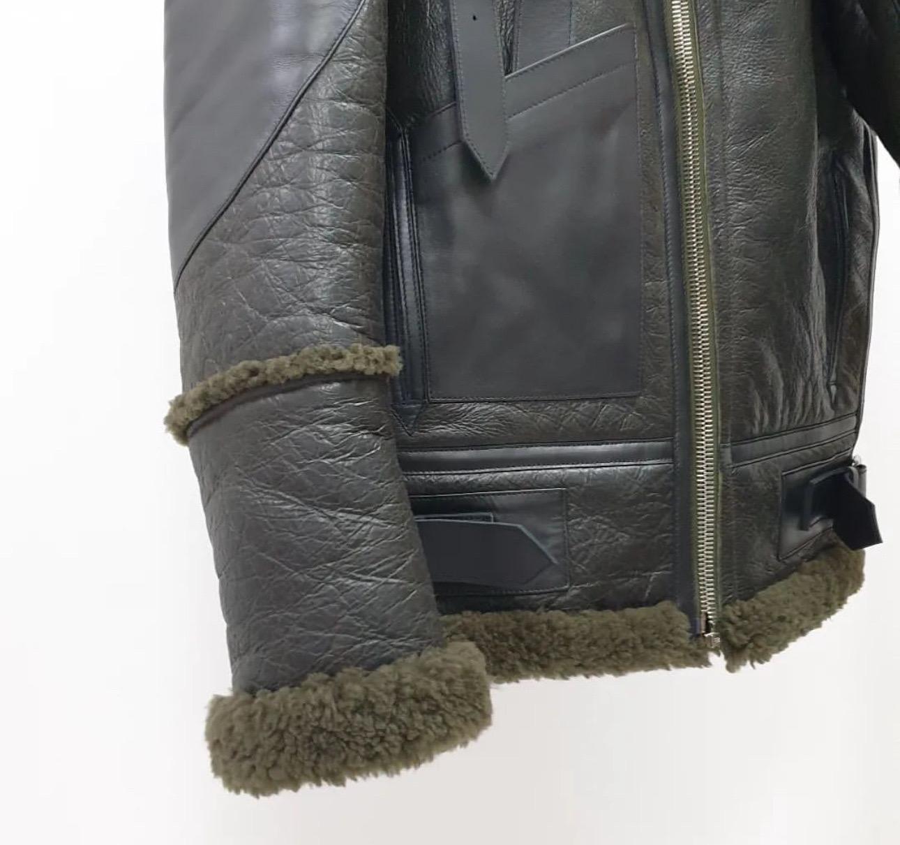 Balenciaga Shearling Leather Jacket in Khakhi.

Oversized

Sold out..Rare colourway more Suttle than black white style.
The jacket is fully lined with thick luxurious sheepskin.

Very warm coat for winter.

Sz.36

Very good condition.