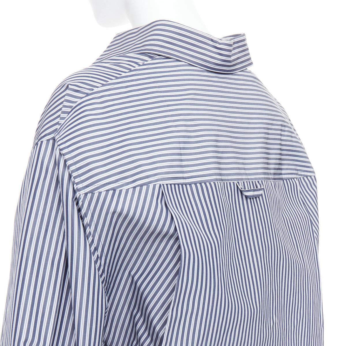 Balenciaga Demna 2016 camicia a righe 3D grigio crema FR34 XS
Riferimento: NKLL/A00439
Marchio: Balenciaga
Designer: Demna
Collezione: 2016
Materiale: Poliestere, misto
Colore: Grigio, Crema
Modello: A righe
Chiusura: bottone
Dettagli extra: Schiena