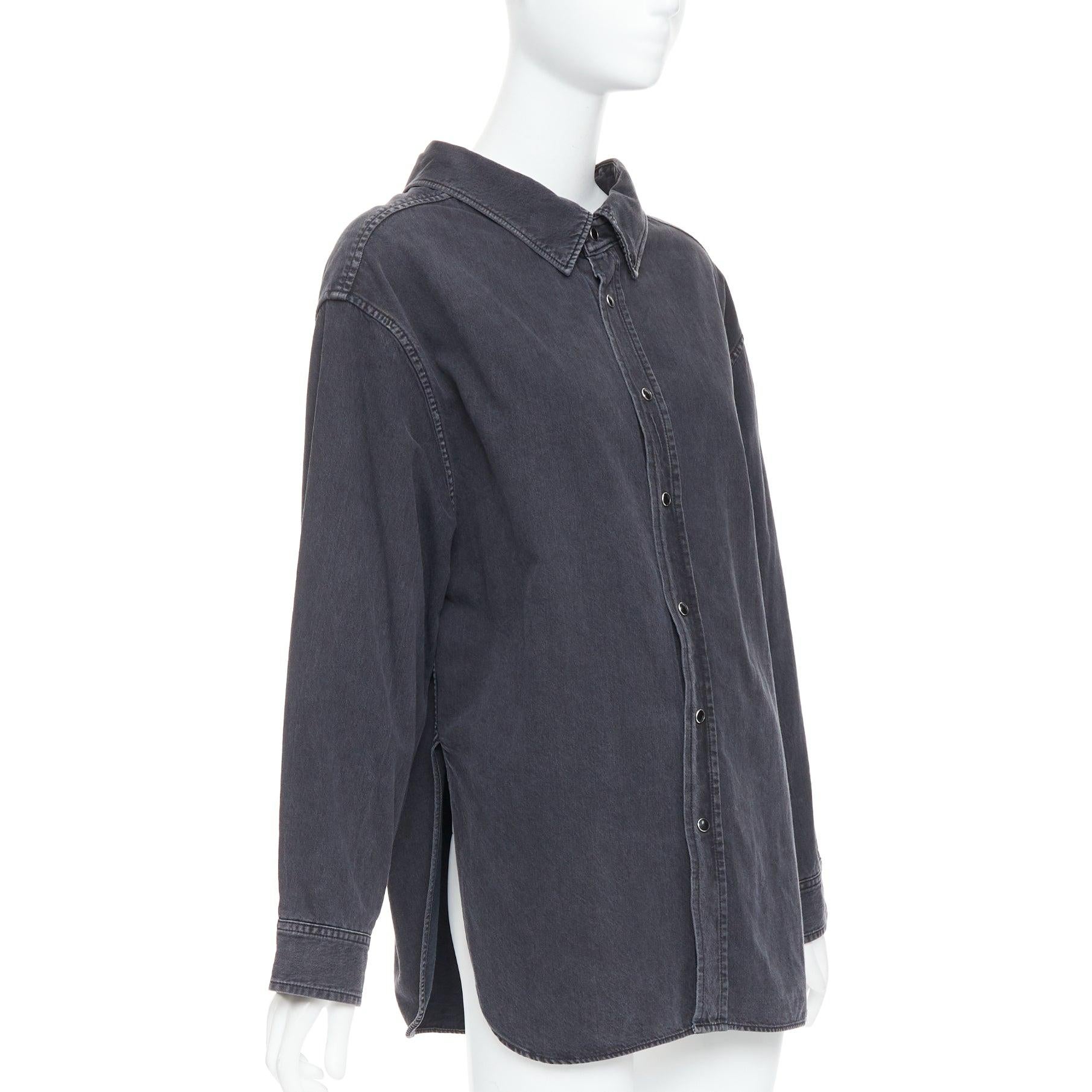 BALENCIAGA Demna 2017 black washed denim swing collar oversized shirt FR34 XS
Reference: SNKO/A00459
Brand: Balenciaga
Designer: Demna
Collection: 2017
Material: Cotton
Color: Black
Pattern: Solid
Closure: Snap Buttons
Extra Details: 3D cut