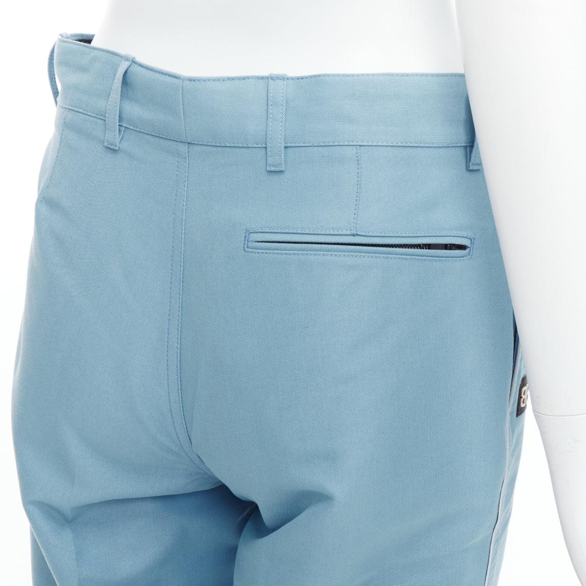 Balenciaga Demna 2017 pantaloni affusolati BB blu chiaro con logo in gomma FR34 XS in vendita 2