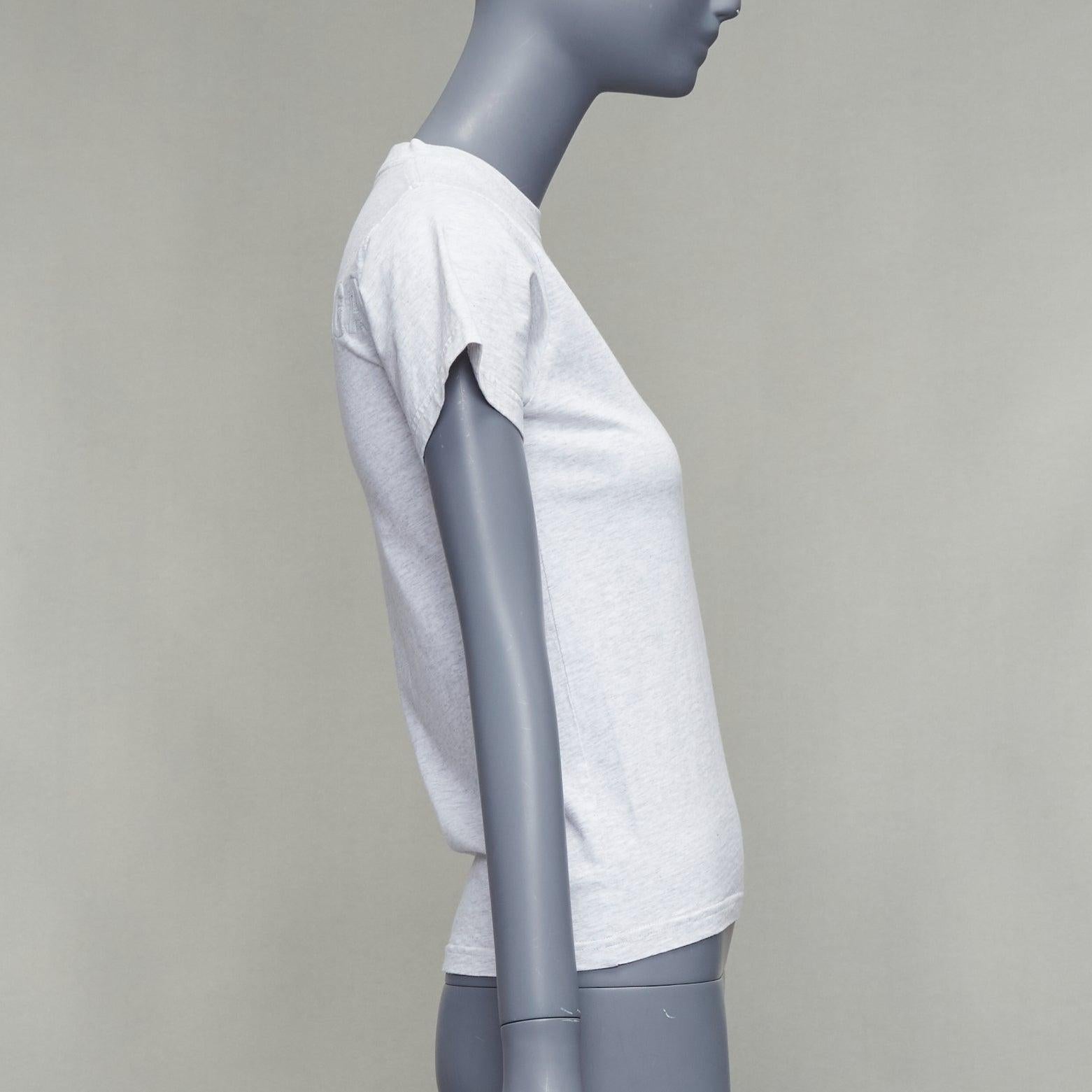 Donna Balenciaga Demna 2018, tshirt grigia con logo ricamato sul retro XS in vendita
