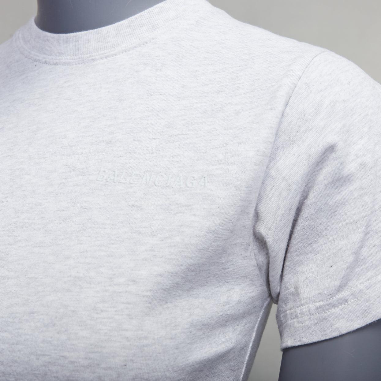Balenciaga Demna 2018, tshirt grigia con logo ricamato sul retro XS in vendita 2