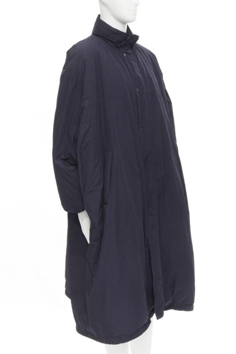 BALENCIAGA Demna 2018 navy blue padded logo cotton lined puffer coat IT46 XS
Reference: TGAS/C00449
Brand: Balenciaga
Designer: Demna
Model: 556226 TD005 806
Collection: 2018
Material: Polyamide
Color: Navy
Pattern: Solid
Closure: Zip
Lining: 