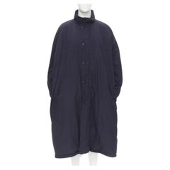BALENCIAGA Demna 2018 marineblauer Puffmantel mit gepolstertem Logo und Baumwolle gefüttert IT46 XS