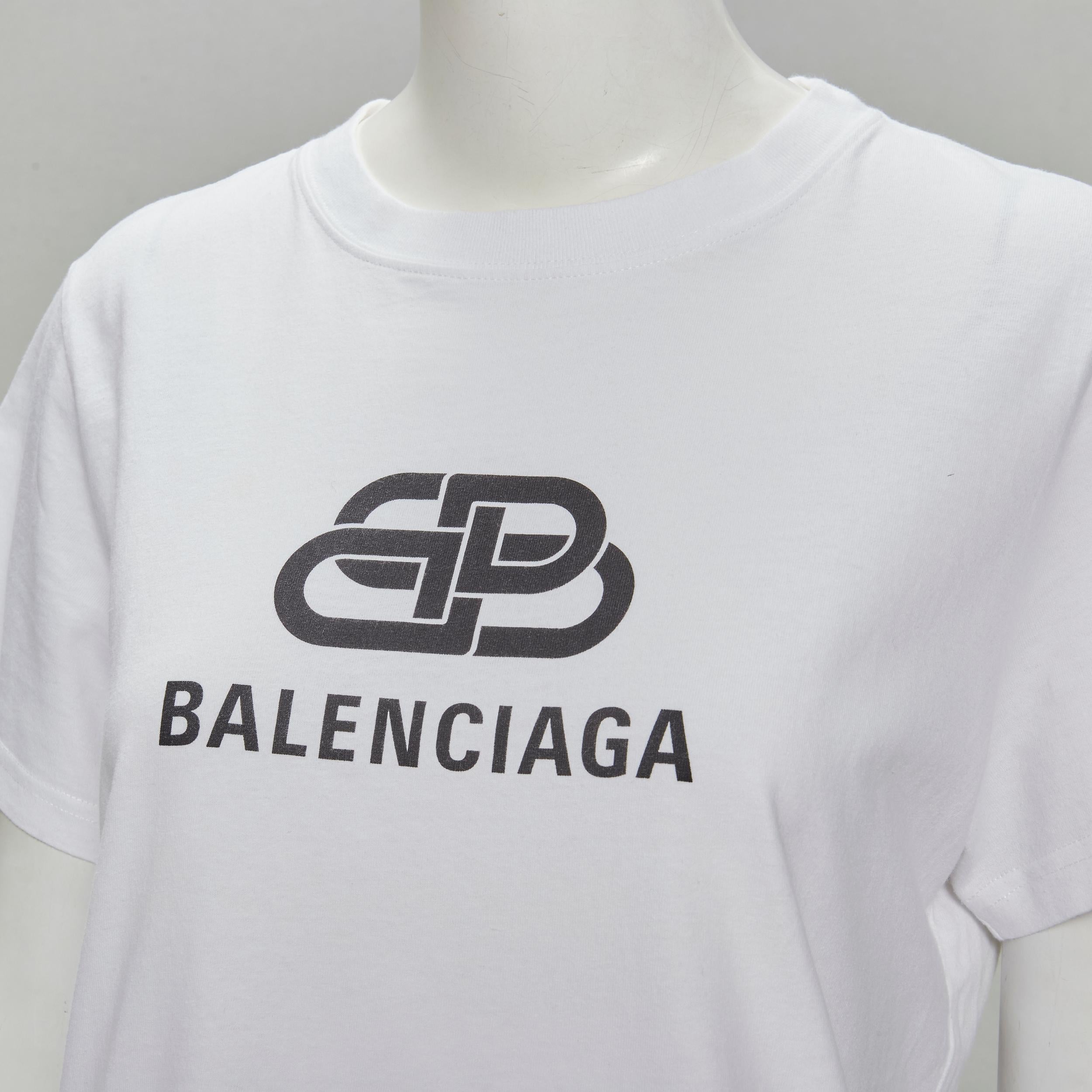BALENCIAGA DEMNA 2018 white BB logo print tshirt L
Brand: Balenciaga
Designer: Demna
Collection: 2018 
Material: Cotton
Color: White
Pattern: Solid
Made in: Portugal

CONDITION:
Condition: Very good, this item was pre-owned and is in very good