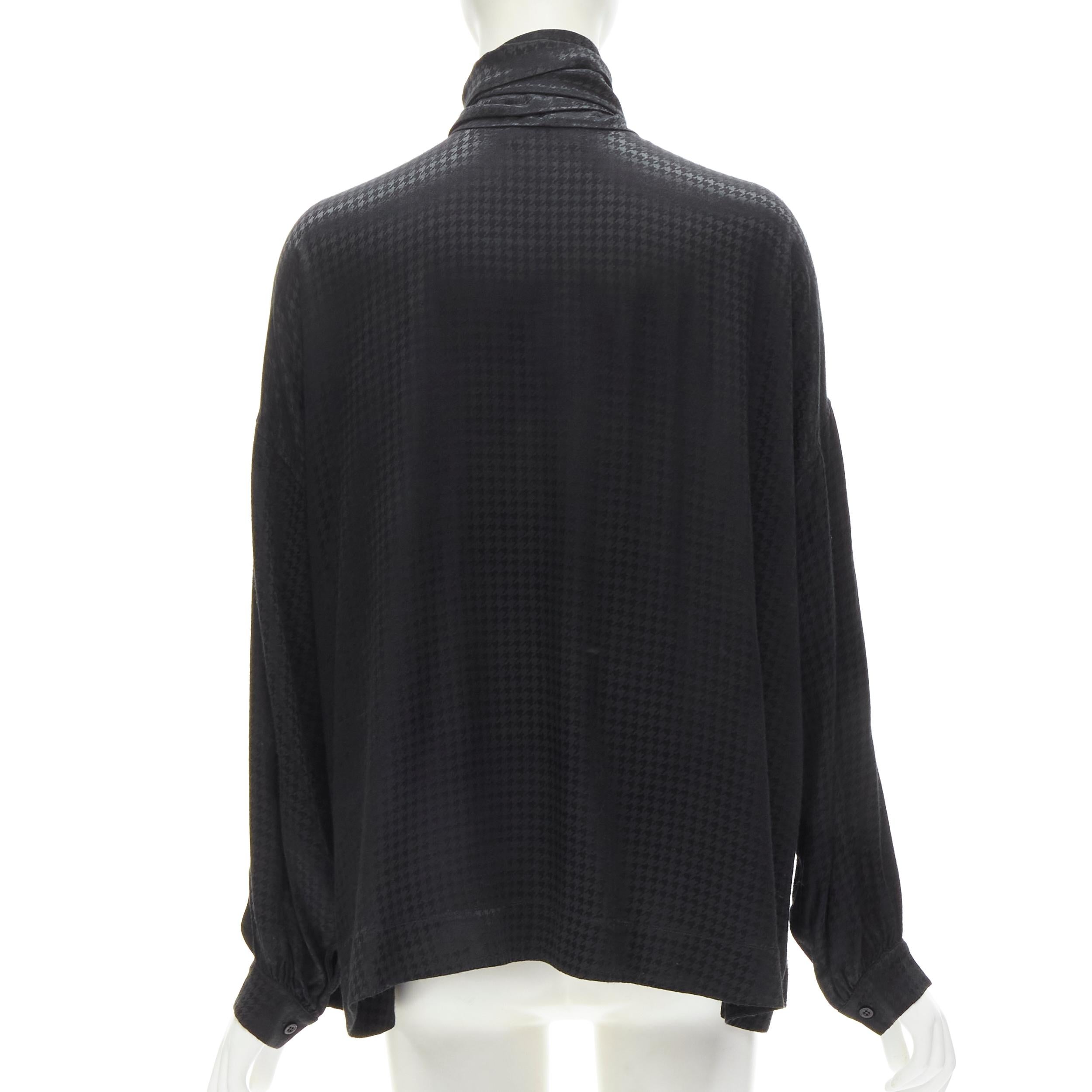 BALENCIAGA DEMNA 2020 Übergroße Bluse aus schwarzem Acetatkrepp mit Krawattenausschnitt FR36 S Damen im Angebot