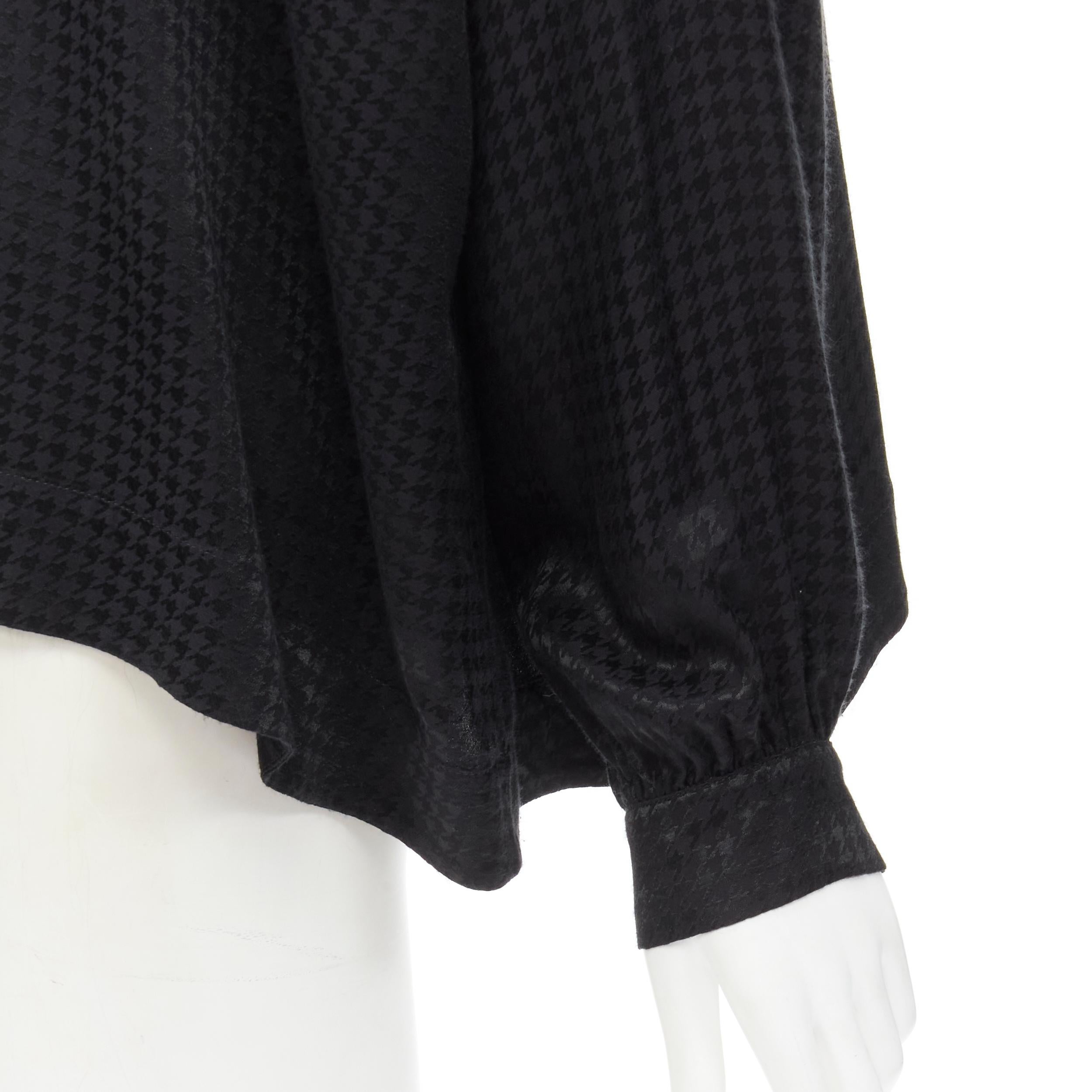 BALENCIAGA DEMNA 2020 Übergroße Bluse aus schwarzem Acetatkrepp mit Krawattenausschnitt FR36 S im Angebot 2